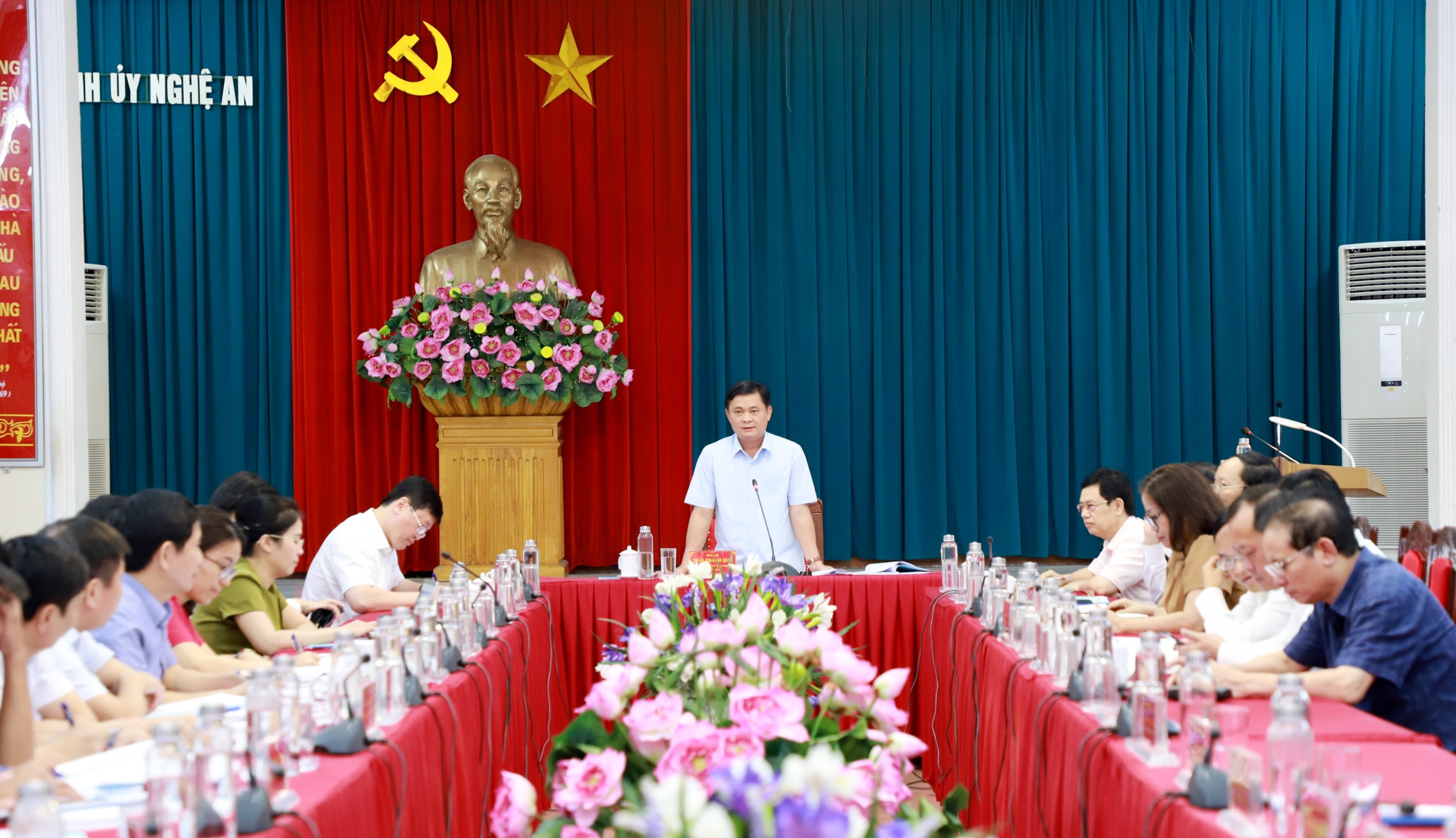 Ban Thường vụ Tỉnh ủy Nghệ An đã làm việc với Ban Thường vụ Huyện ủy Nghĩa Đàn về công tác chuẩn bị Đại hội đại biểu Đảng bộ huyện lần thứ XXIX, nhiệm kỳ 2020 - 2025. Ảnh: Thành Duy