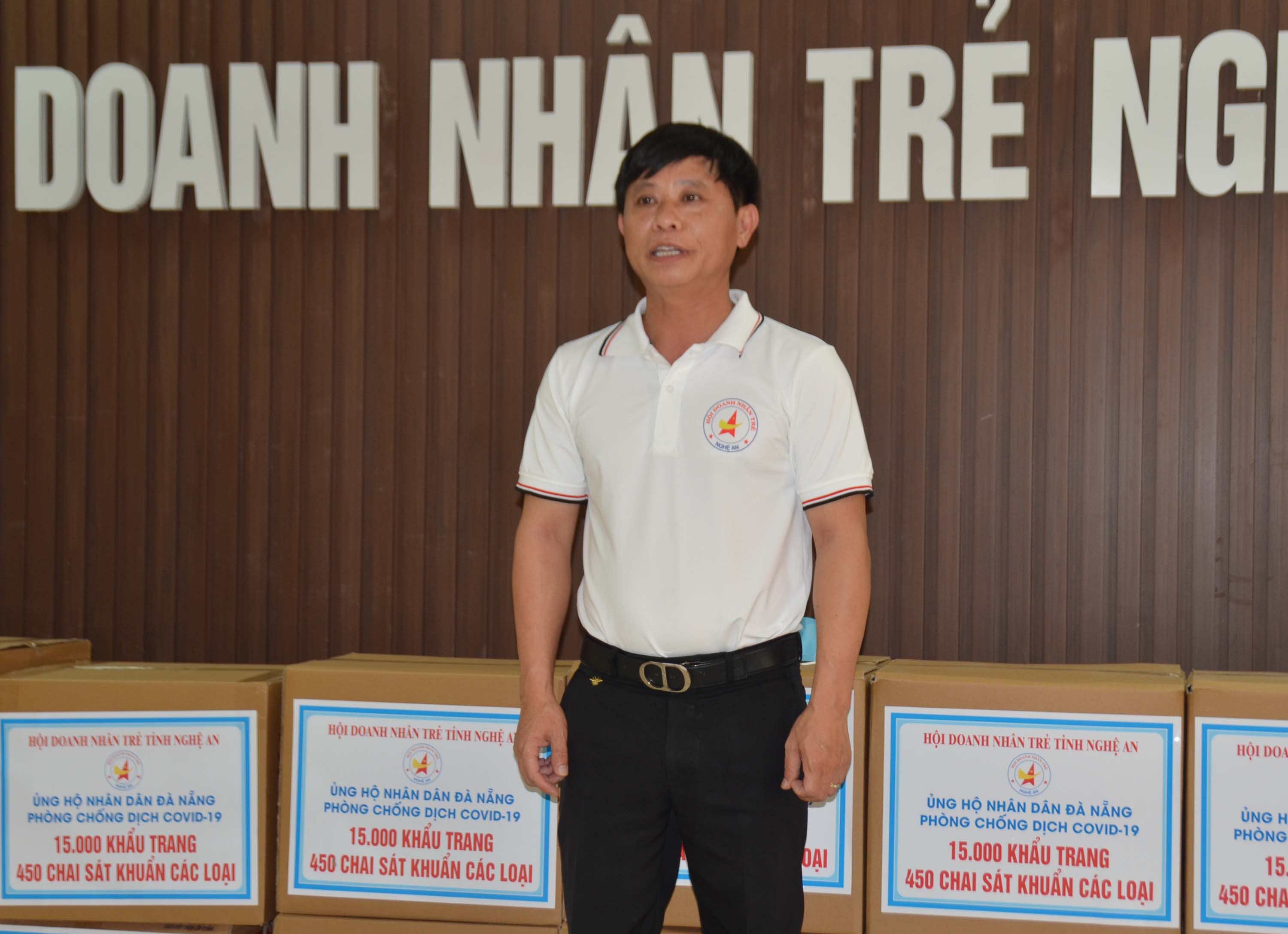 Hội Doanh nhân trẻ tỉnh Nghệ An đã trao ủng hộ Đà Nẵng