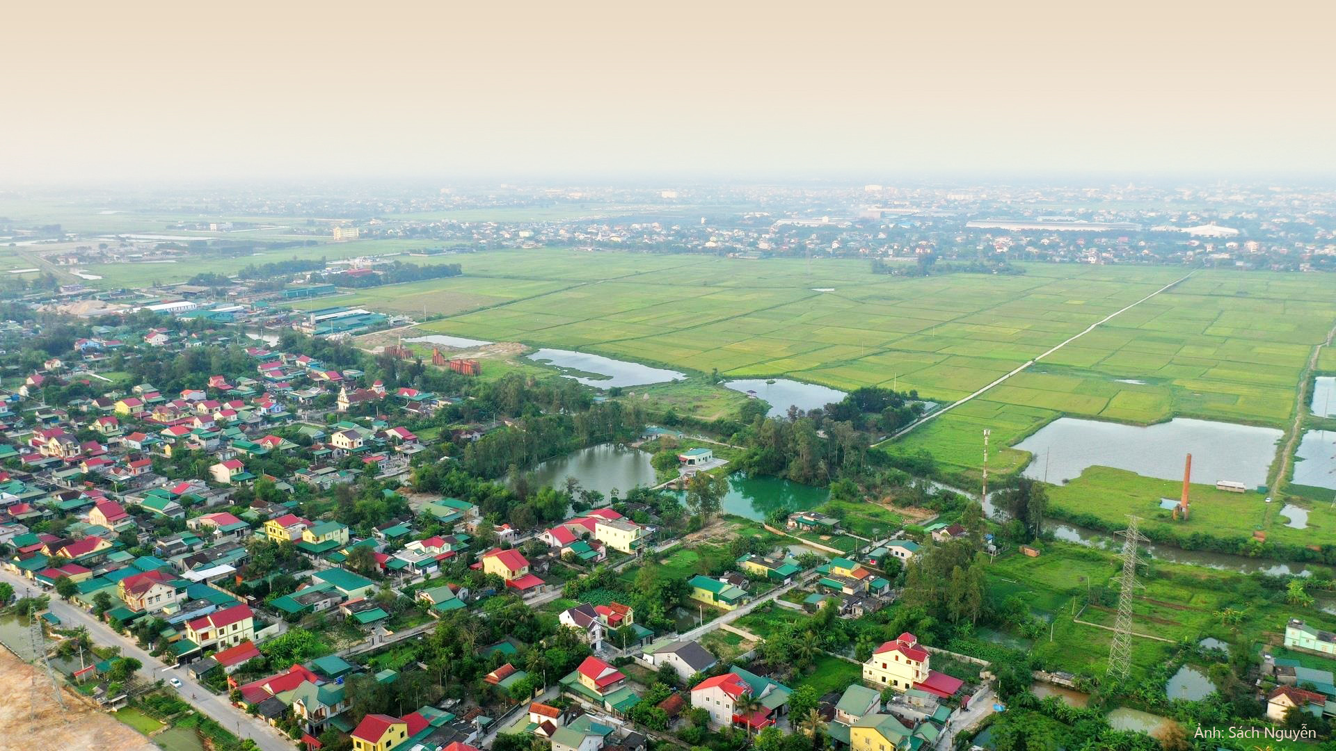 Một góc nông thôn mới ở Hưng Nguyên. Ảnh: Sách Nguyễn