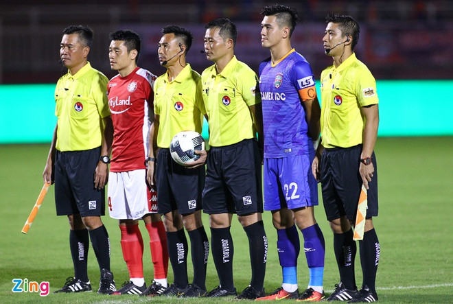 Bóng đá Việt Nam dự kiến trở lại vào đầu tháng 9, VPF không đề cập đến khả năng các trận đấu không có khán giả. Ảnh: Quang Thịnh.