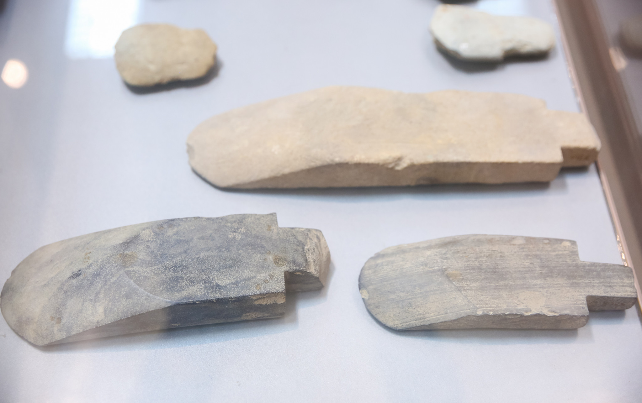 Những công cụ bằng đá được tìm thấy ở địa bàn huyện Yên Thành cho thấy vùng đất này từng là nơi cư trú của người Việt cổ. Đồng thời, thể hiện kỹ thuật, trình độ chế tác của những cư dân sinh sống từ hàng nghìn năm trước. Ảnh: Đức Anh