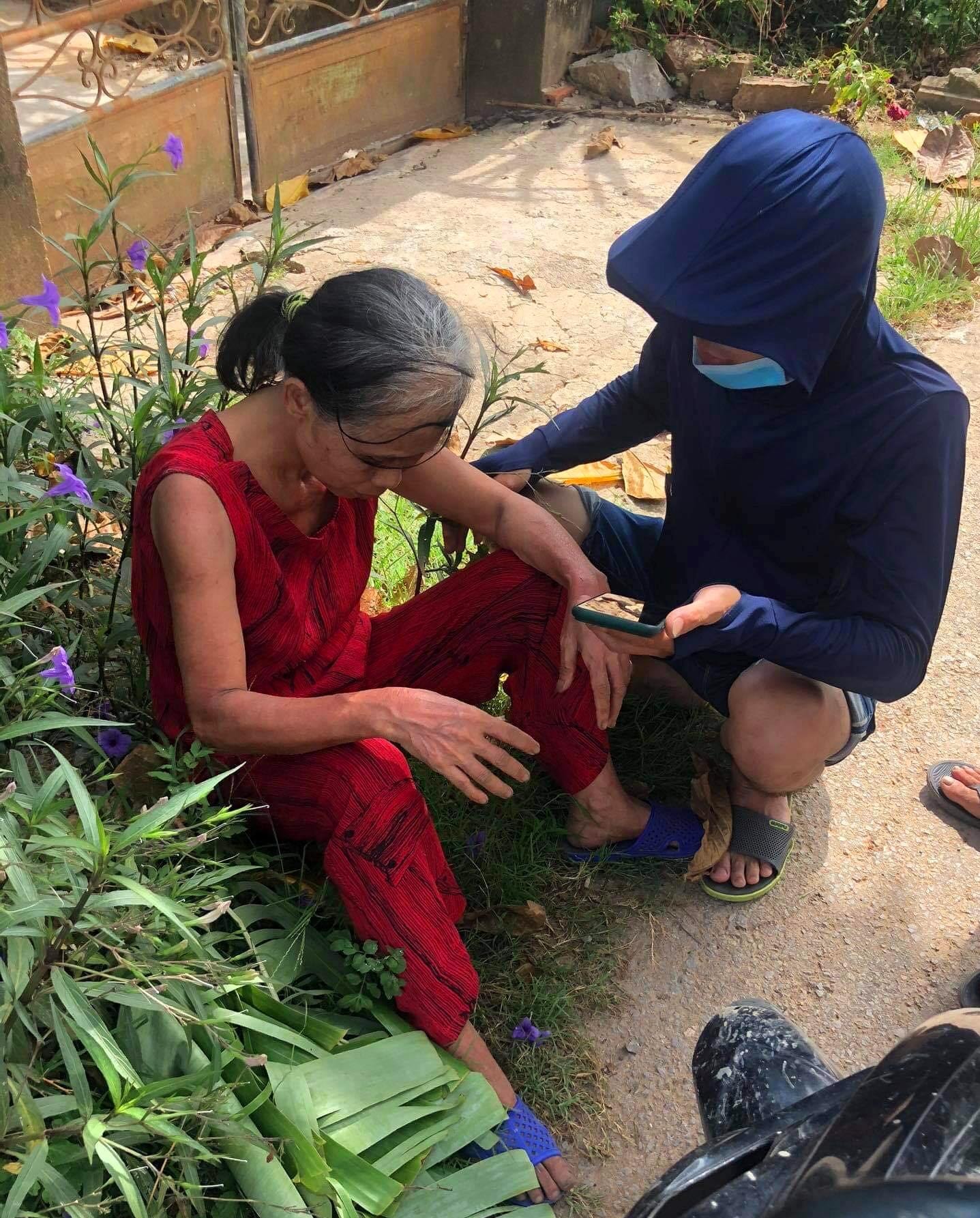 Bà Lê Thị Huệ sau 1 ngày mất tích được tìm thấy ở xã Đức Thành, huyện Yên Thành. Ảnh: Gia đình chung cấp