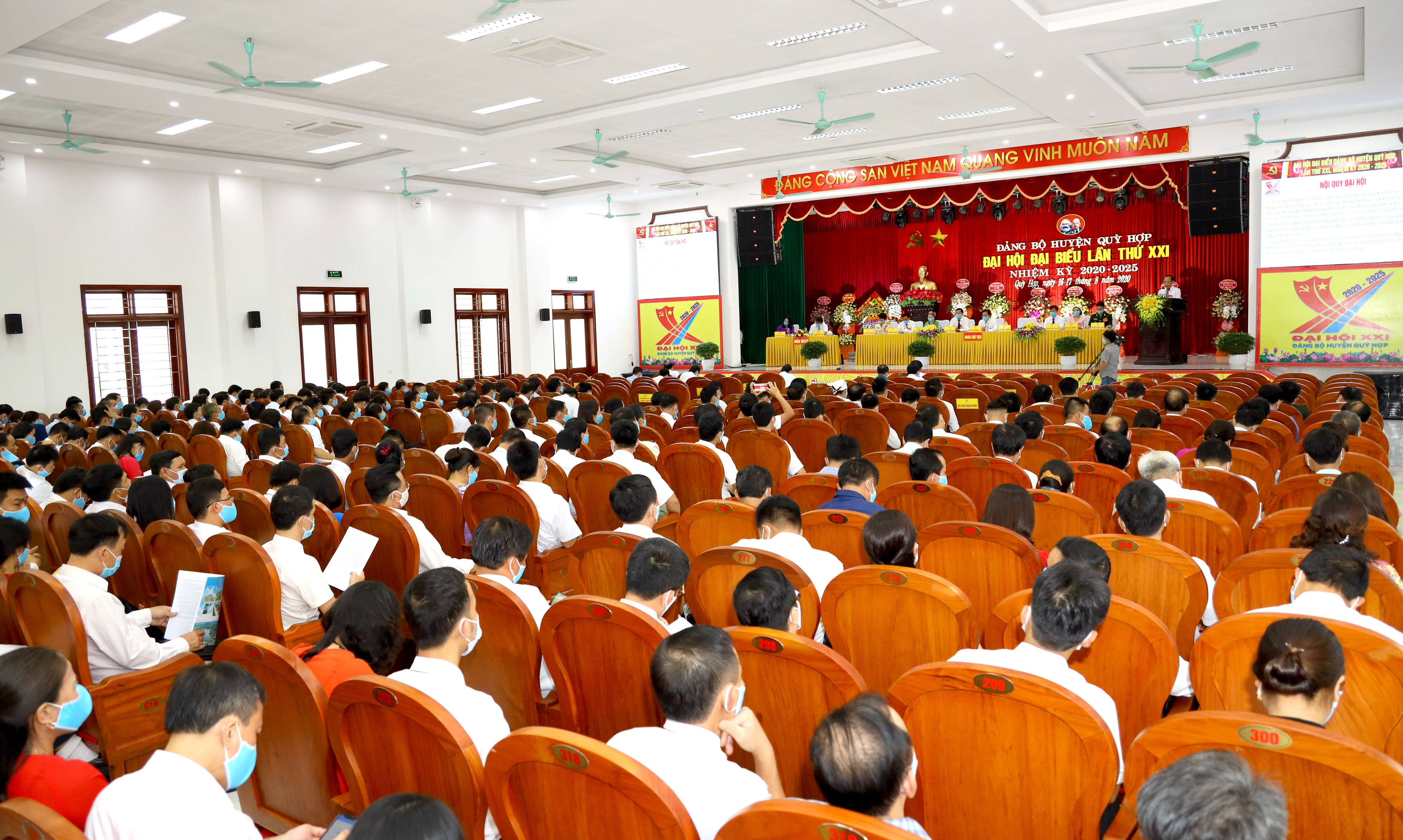 Toàn cảnh phiên trù bị Đại hội đại biểu Đảng bộ huyện Quỳ Hợp, nhiệm kỳ 2020-2025. Ảnh Nguyên Sơn