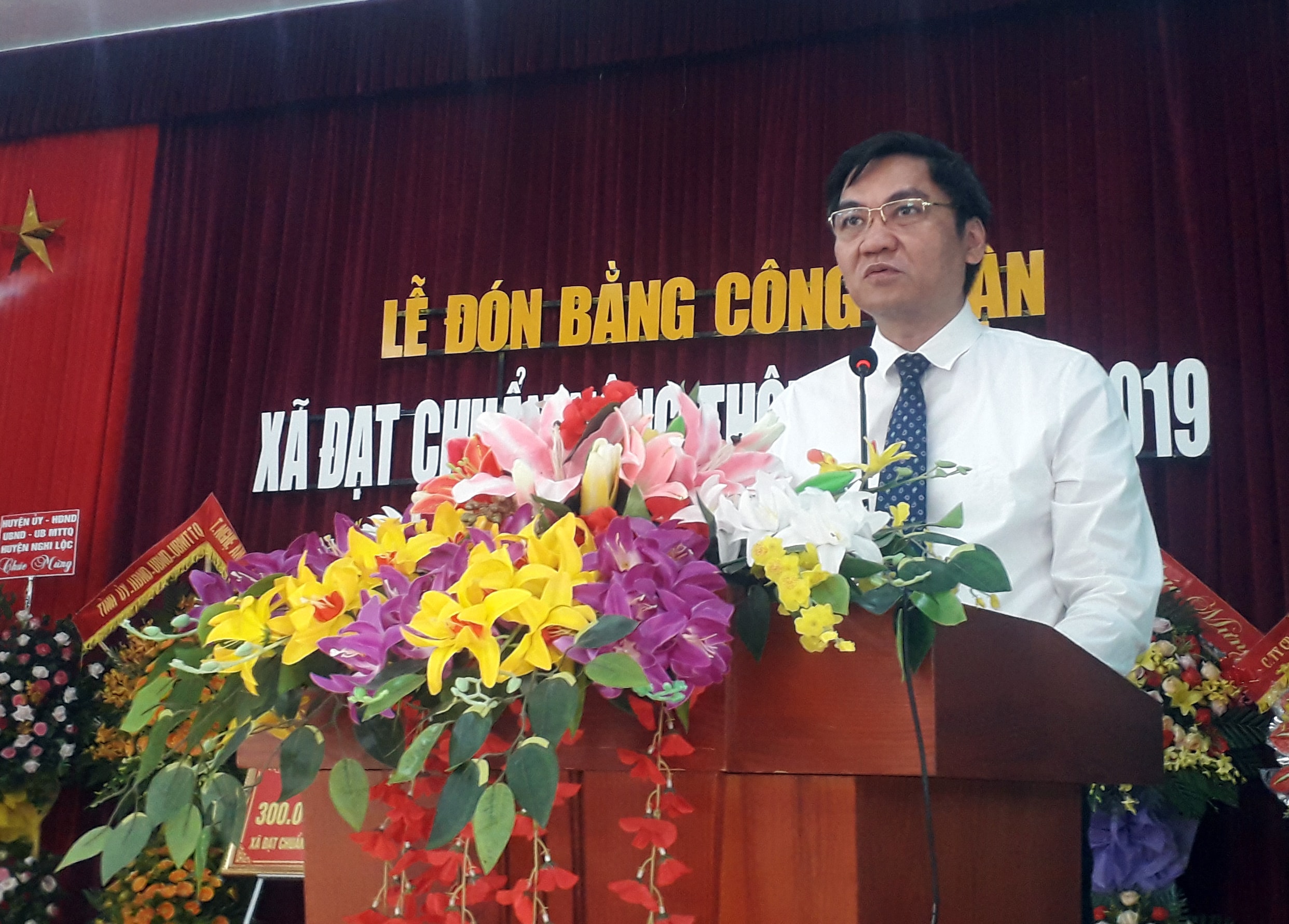Đồng chí Hoàng Nghĩa Hiếu - Phó Chủ tịch UBND tỉnh phát biểu tại buổi lễ. 