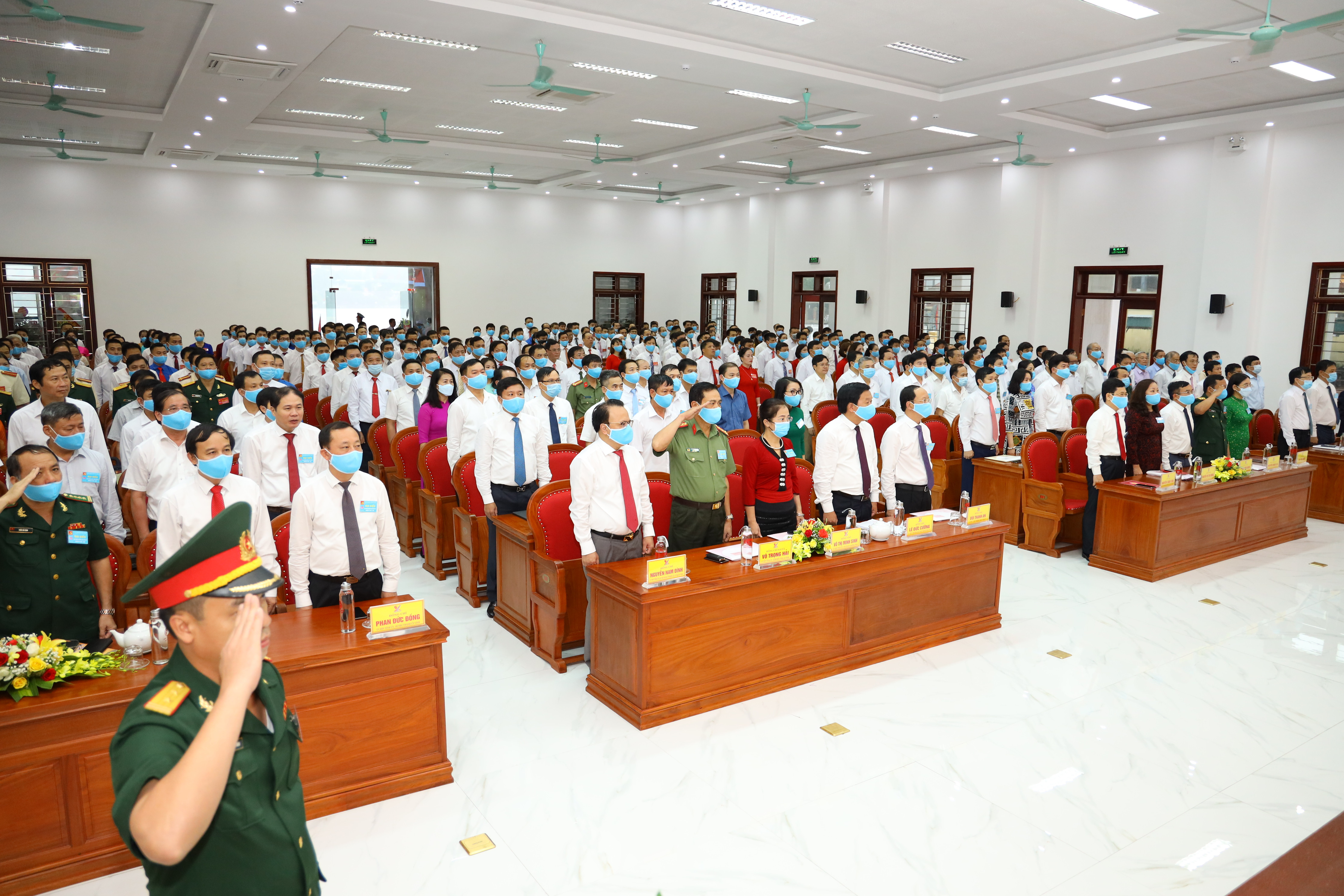 Các đại biểu thực hiện nghi lễ trước phiên chính thức của Đại hội. Ảnh Nguyên Sơn