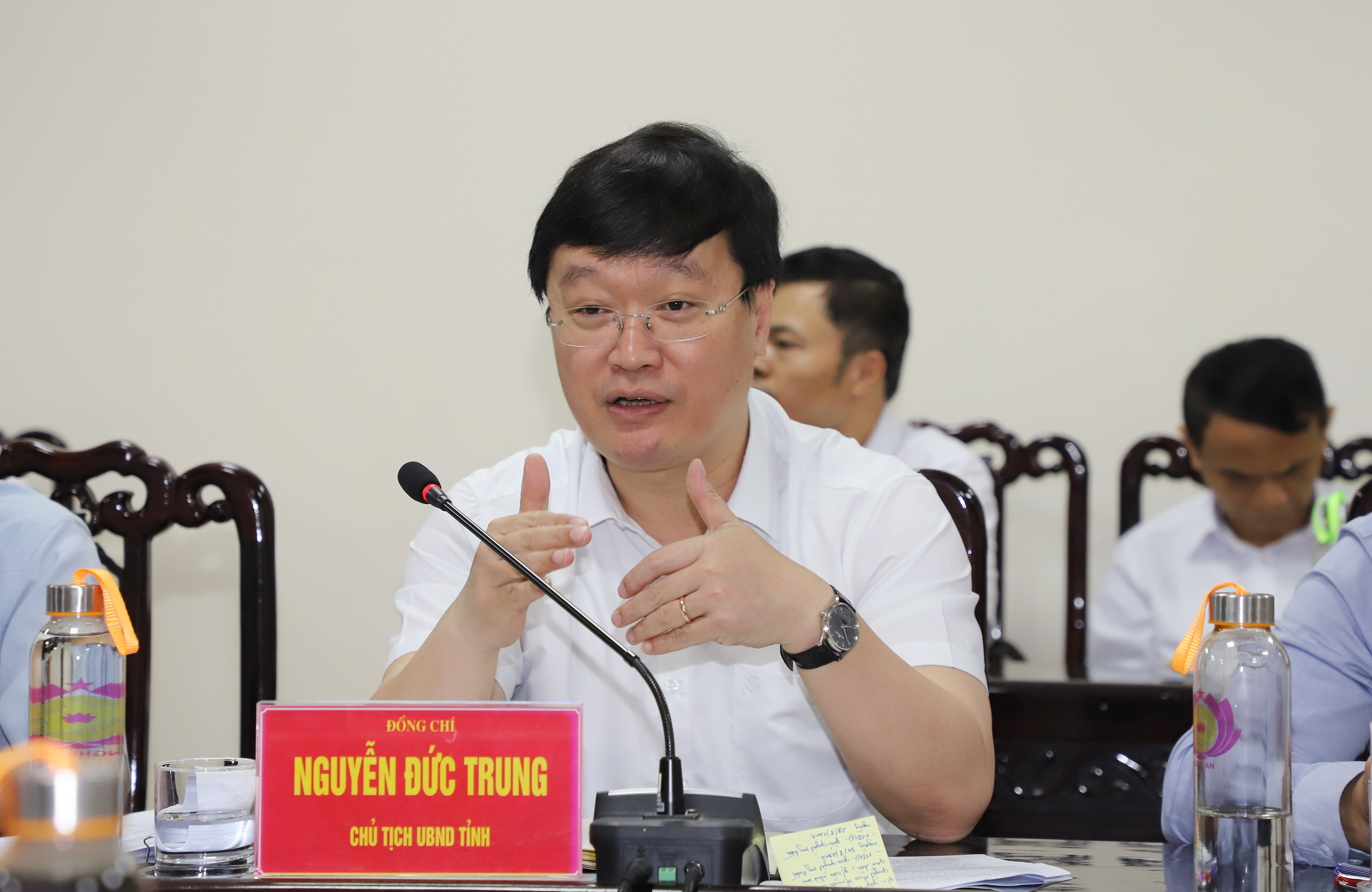 Chủ tịch UBND tỉnh Nguyễn Đức Trung kết luận các nội dung mà công dân kiến nghị. Ảnh: Phạm Bằng