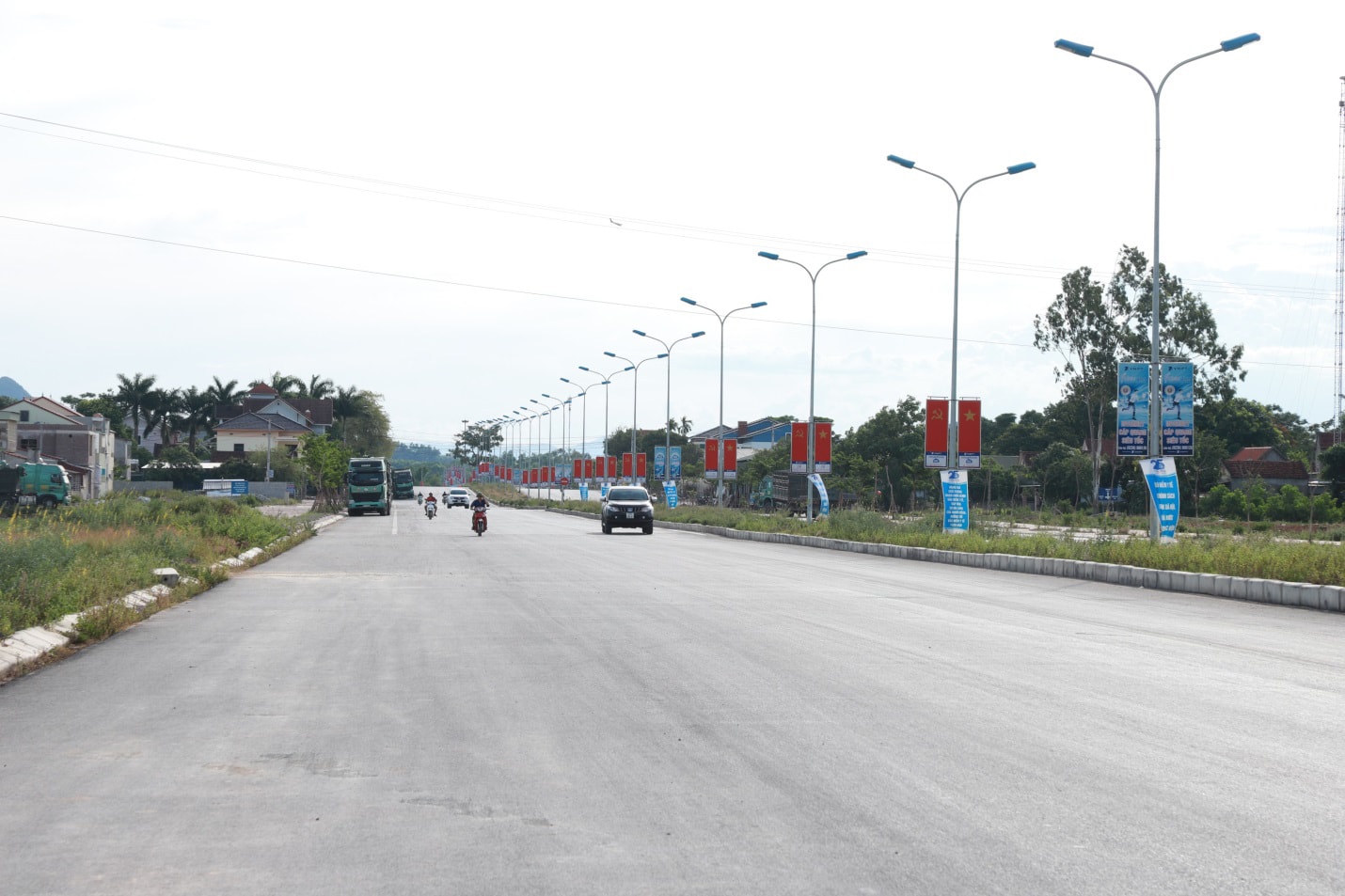 Tuyến đường 2 đầu cầu Hiếu được xây dựng hoàn thiện. Ảnh tư liệu Báo Nghệ An 