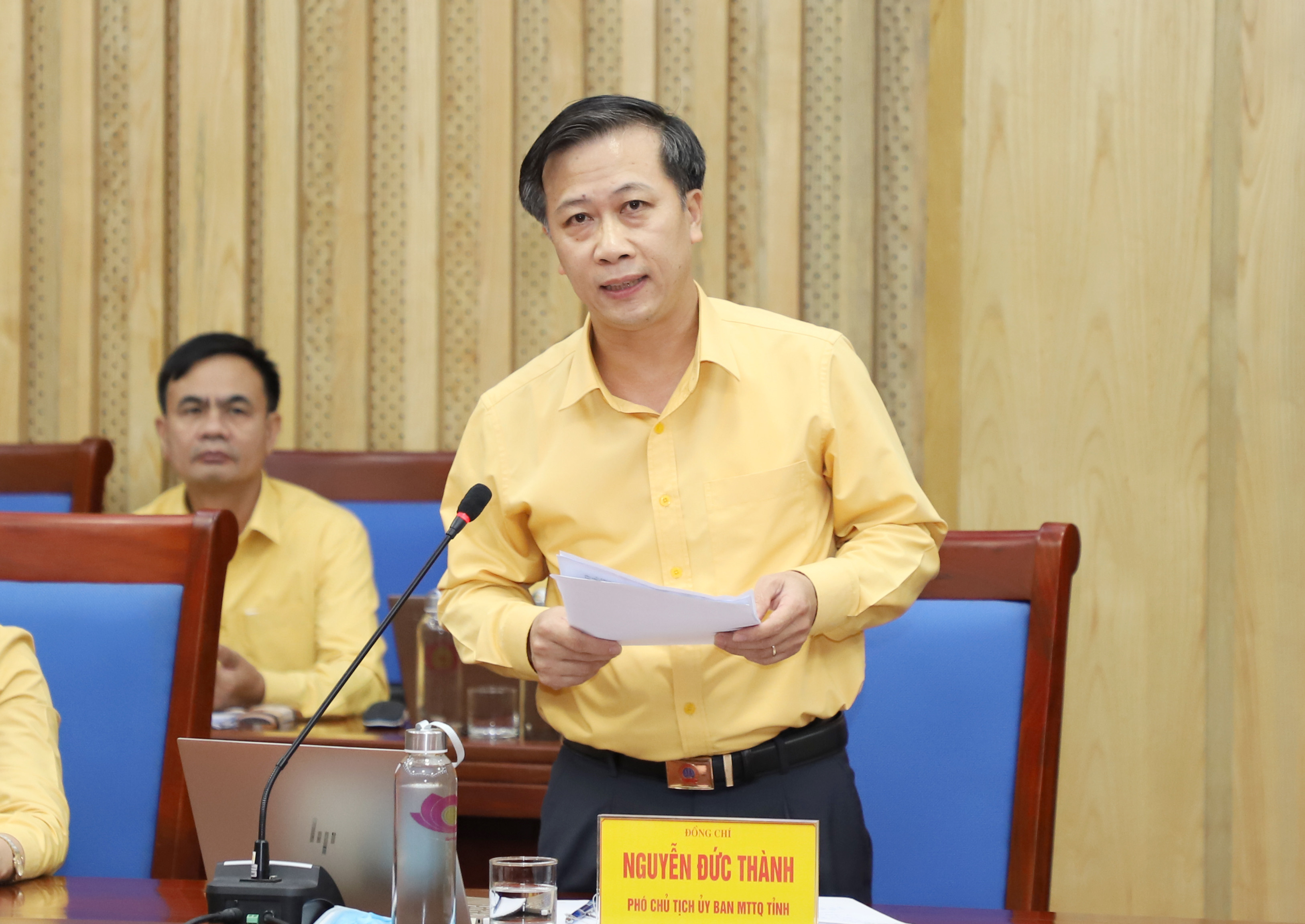 Ông Thành - Phó Chủ tịch UBMTTQ tỉnh trình bày báo cáo kết quả phối hợp công tác năm 2019. Ảnh: Phạm Bằng