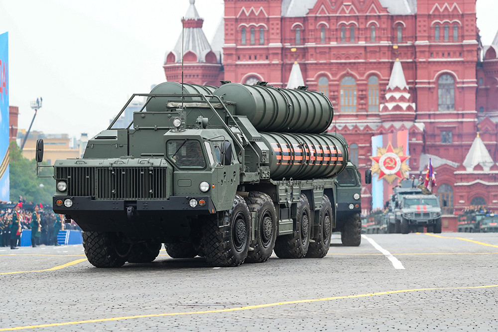 Tổ hợp phòng thủ tên lửa S-400 là vũ khí tối tân nhất của Nga mà nhiều quốc gia muốn sở hữu. Ảnh: TASS