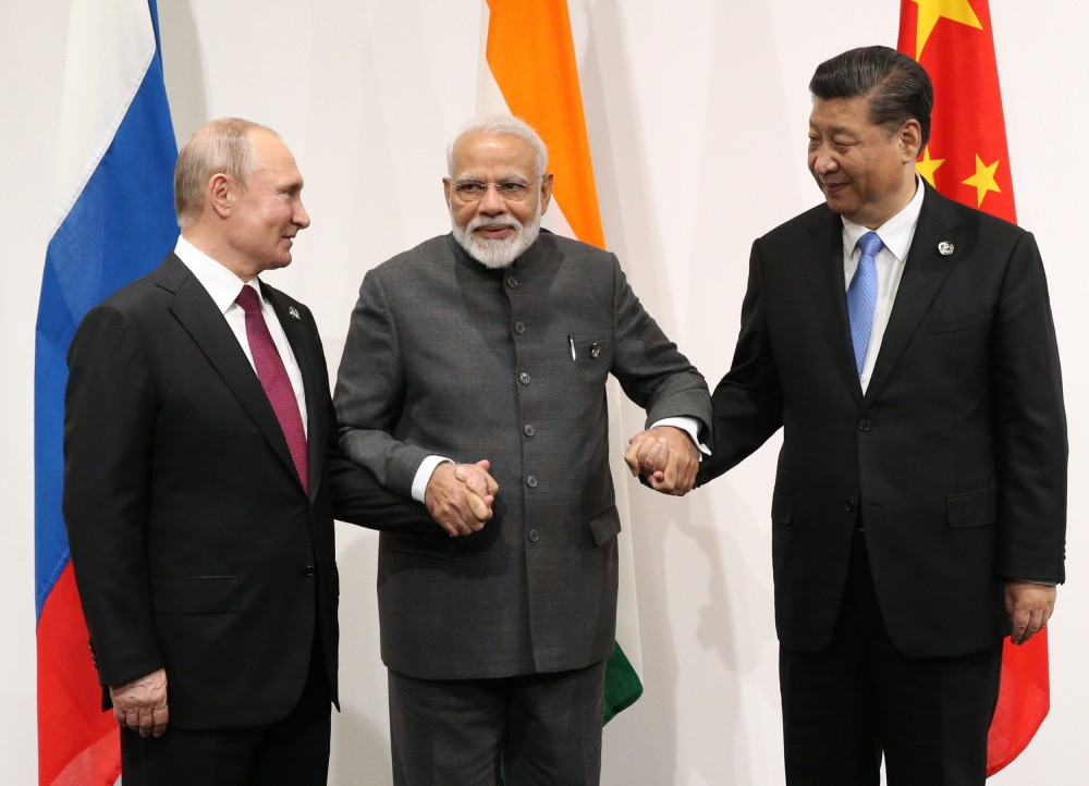 Tổng thống Nga Vladimir Putin, Thủ tướng Ấn Độ Narendra Modi và Chủ tịch Trung Quốc Tập Cận Bình tại cuộc gặp 3 bên trong khuôn khổ Thượng đỉnh G20 tại Osaka, Nhật Bản hồi tháng 6/2019. Ảnh: Getty