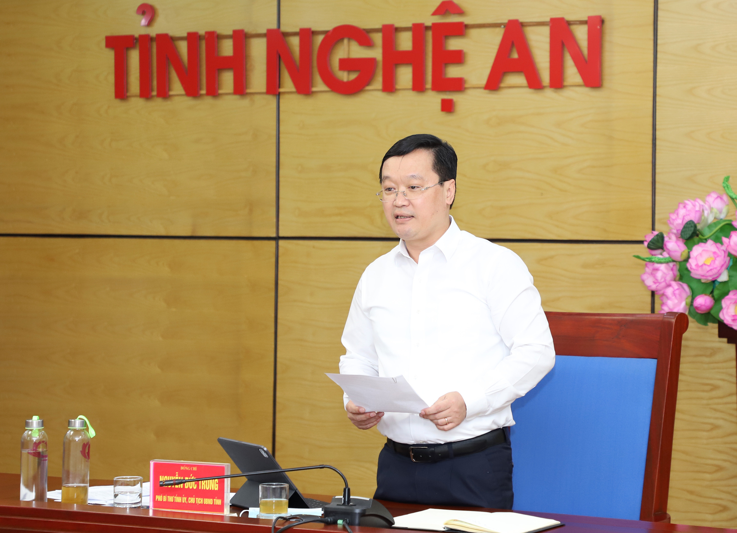 Đồng chí Nguyễn Đức Trung - Phó Bí thư Tỉnh ủy, Chủ tịch UBND tỉnh phát biểu tại hội nghị. Ảnh: Phạm Bằng