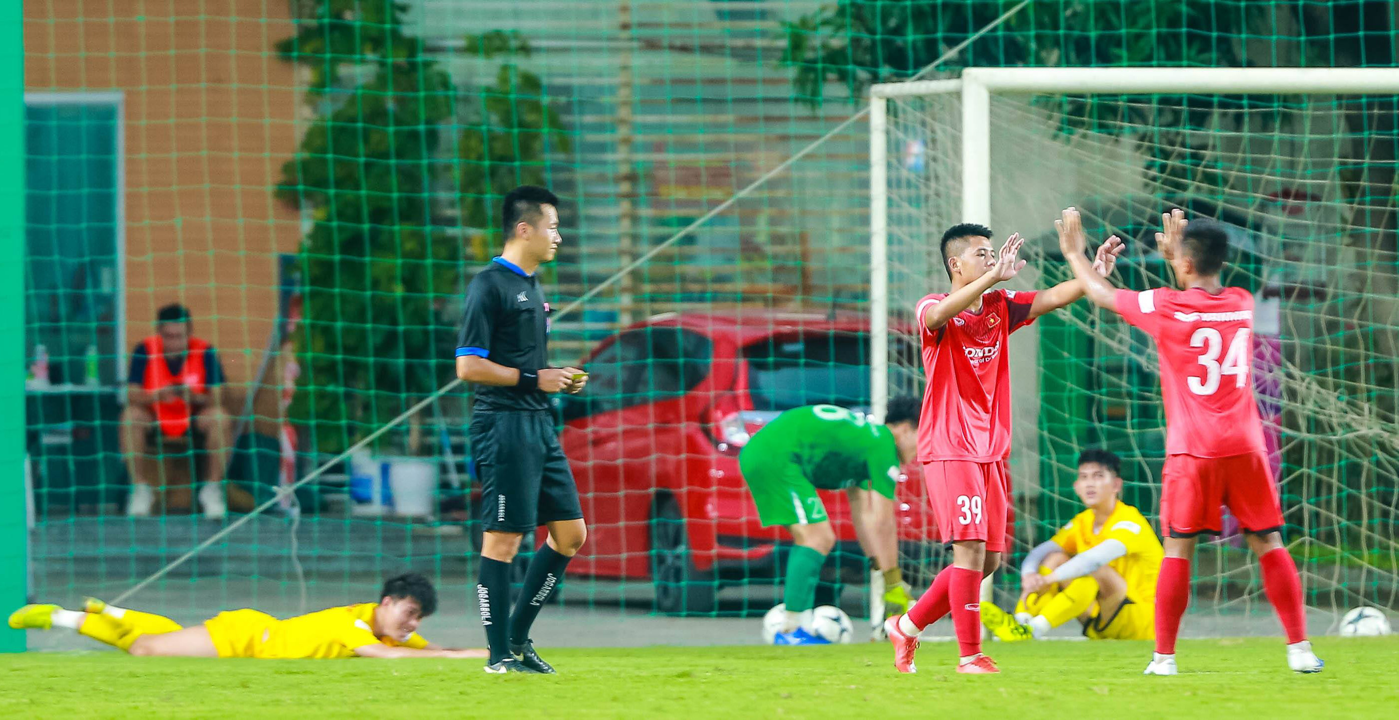 Tiền vệ Trần Ngọc Ánh (SLNA) ghi bàn trong trận đấu nội bộ tại U22 Việt Nam. Ảnh: Hải Hoàng