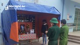 Con lập bàn thờ vọng cha trong khu cách ly ở Nghệ An