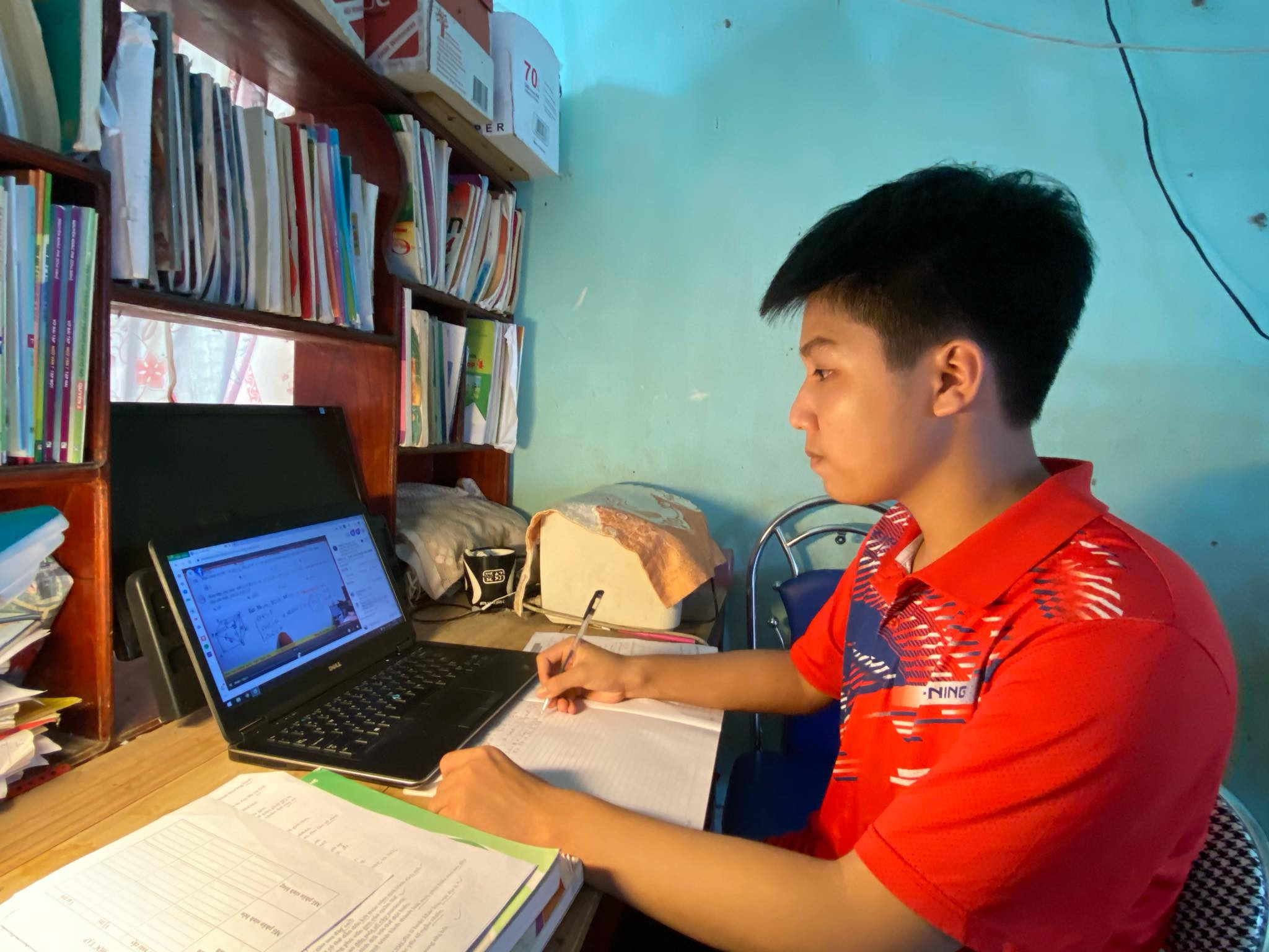 Em Nguyễn Khánh Duy – nam sinh xứ Nghệ đạt điểm 10 ở cả 2 môn Toán và Hóa