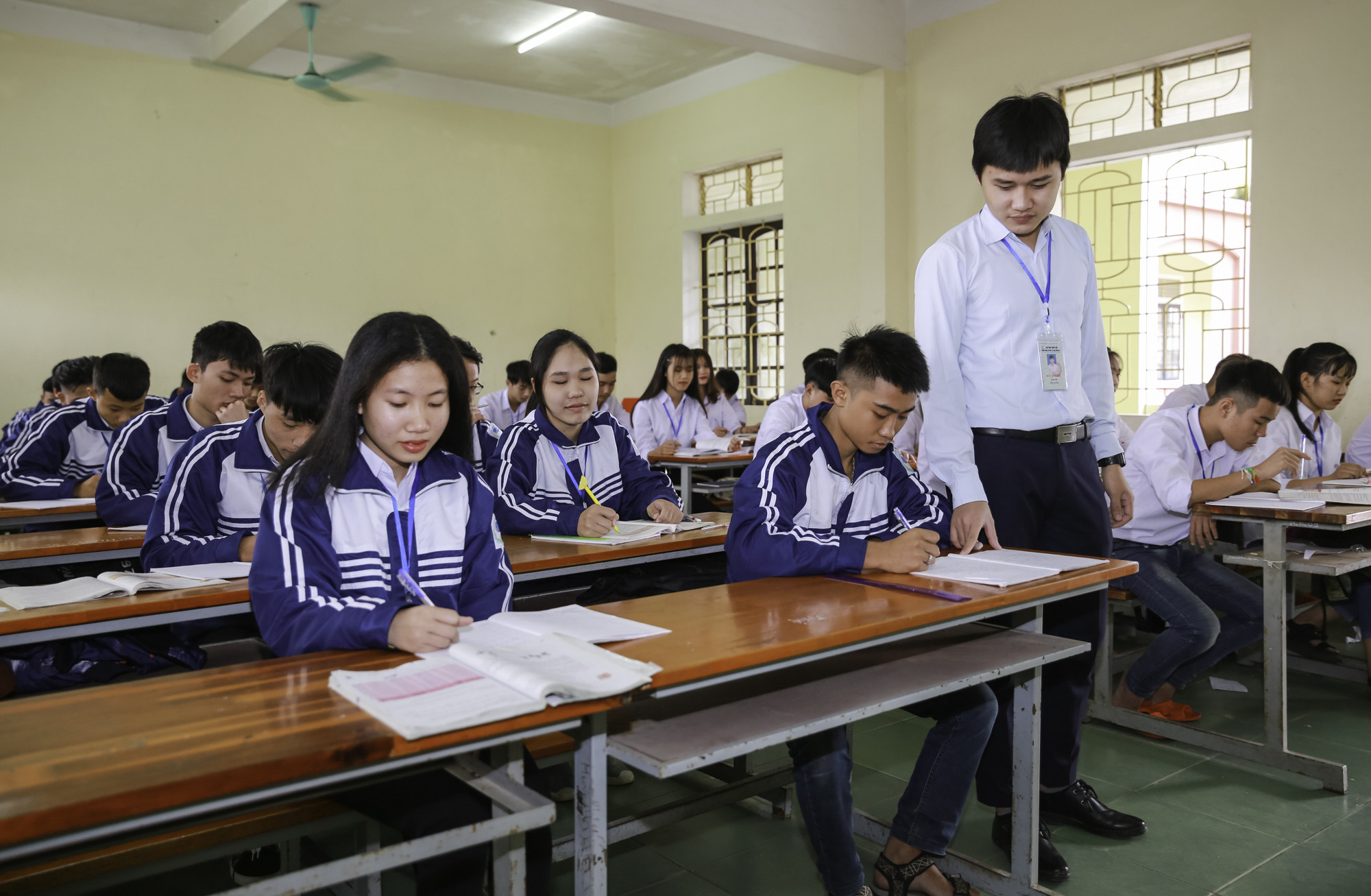 Giờ học văn hóa của học sinh Trường Trung cấp Kinh tế - Kỹ thuật Hồng Lam. Ảnh: Đức Anh