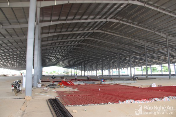 Nhà máy may An Hưng trên địa bàn huyện Yên Thành gấp rút hoàn thiện để đi vào sản xuất. Ảnh: tư liệu của Văn Trường
