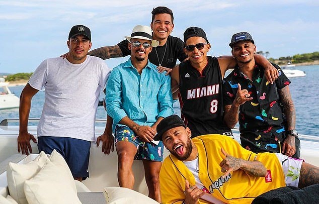 Sau trận thua của PSG trước Bayern Munich tại chung kết Champions League, Neymar có chuyến đi nghỉ ở Ibiza. Ảnh: Instagram/Neymar Jr.