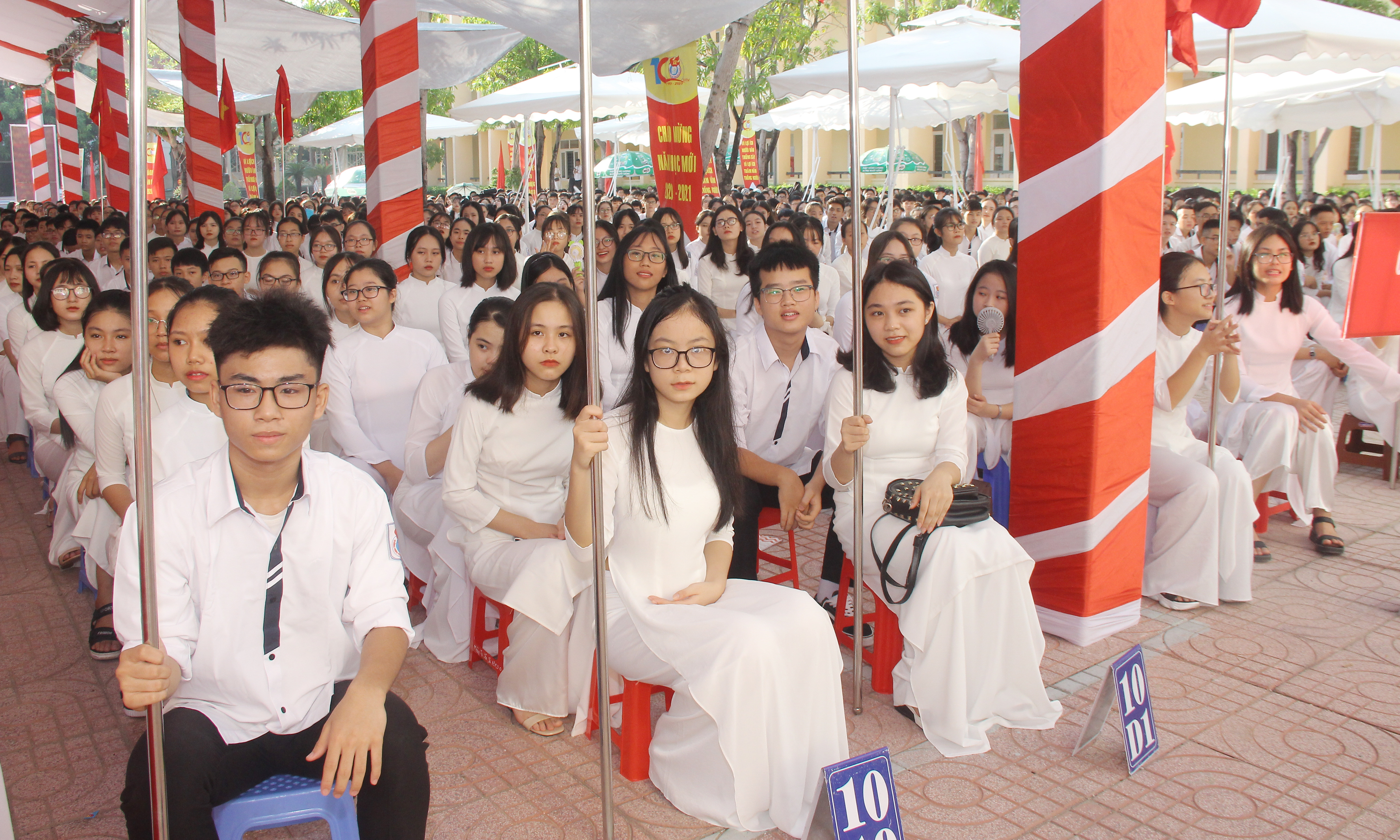 Năm học 2020 - 2021, Trường THPT Huỳnh Thúc Kháng đón 635 học sinh vào lớp 10. Ảnh: Mai Hoa