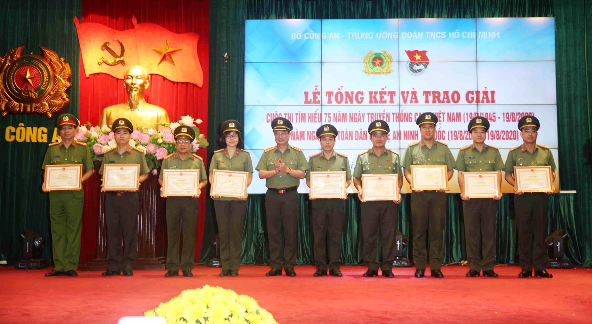 Công an tỉnh Nghệ An đạt giải Ba tập thể. Ảnh: Trần Tú
