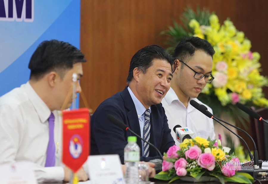 Tân GĐKT Yusuke Adachi muốn gắn bó lâu dài với bóng đá Việt Nam