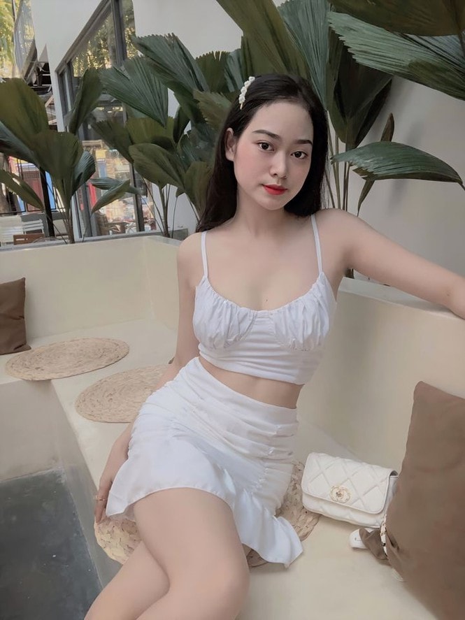 Vốn là người mẫu look book nên cô nàng dễ dàng chinh phục các phong cách ăn mặc khác nhau.