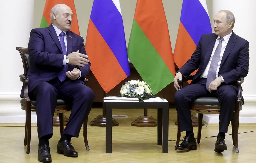 Tổng thống Belarus Lukashenko có chuyến thăm tới Nga và gặp người đồng cấp Vladimir Putin. Ảnh: TASS