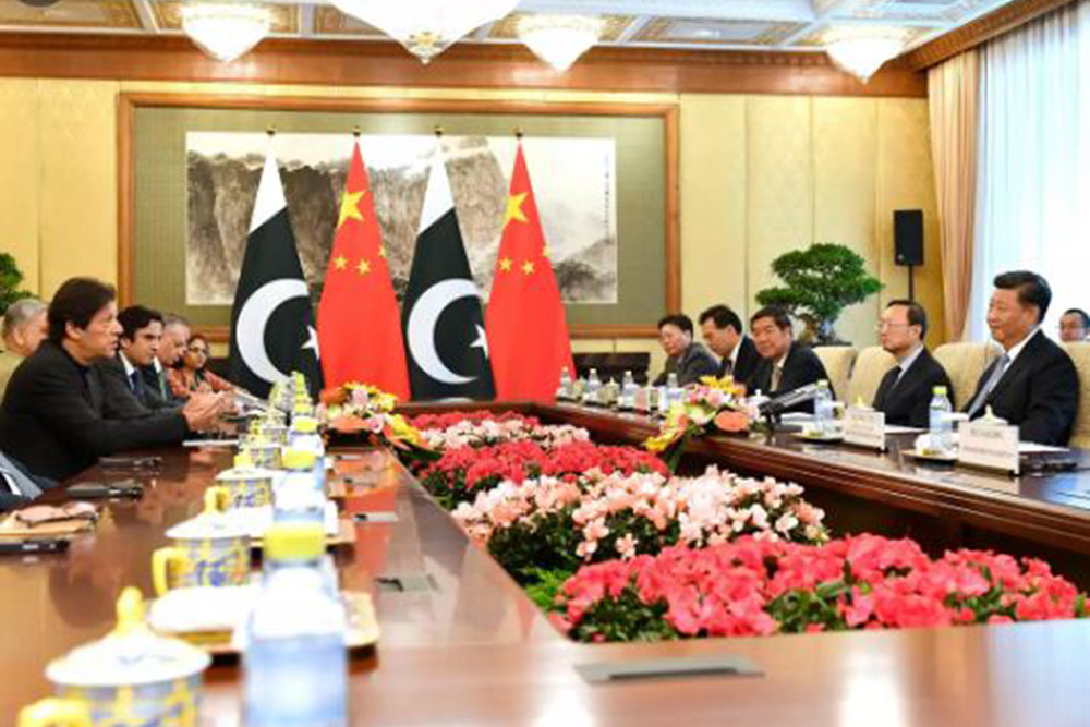 Thủ tướng Pakistan Imran Khan hội đàm với Chủ tịch Trung Quốc Tập Cận Bình. Ảnh: AFP