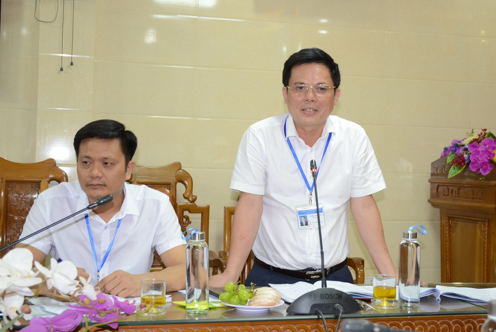 Đồng chí Đậu Huy Hoàn, Phó Giám đốc Sở Y tế báo cáo một số nội dung cải cách hành chính của ngành y tế. Ảnh: Thành Chung