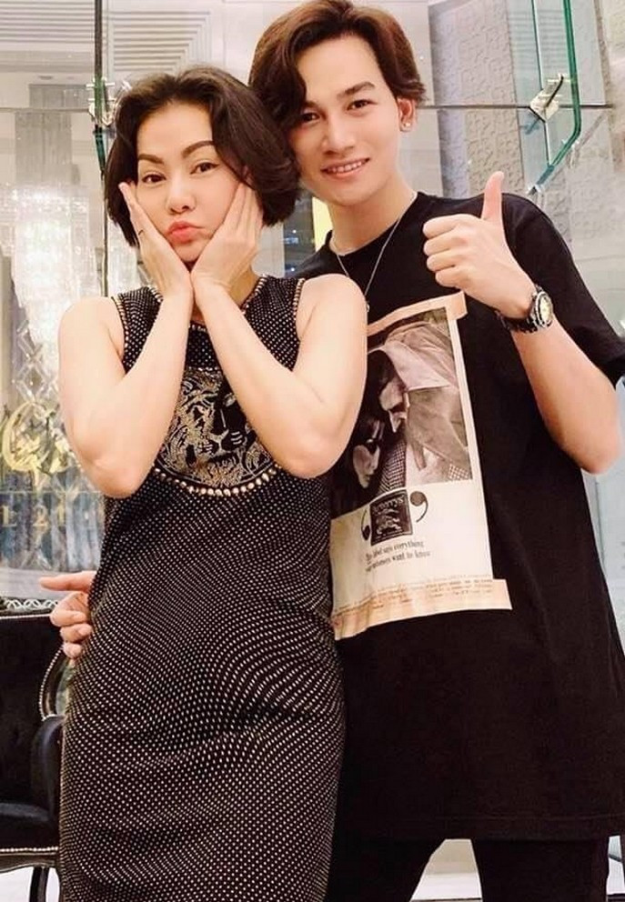 Thu Minh đăng ảnh chụp cùng Ali Hoàng Dương nhân ngày sinh nhật của anh. Nam ca sĩ là học trò của Thu Minh trong The voice mùa 3 và được sự nâng đỡ của cô từ đó đến nay. 
