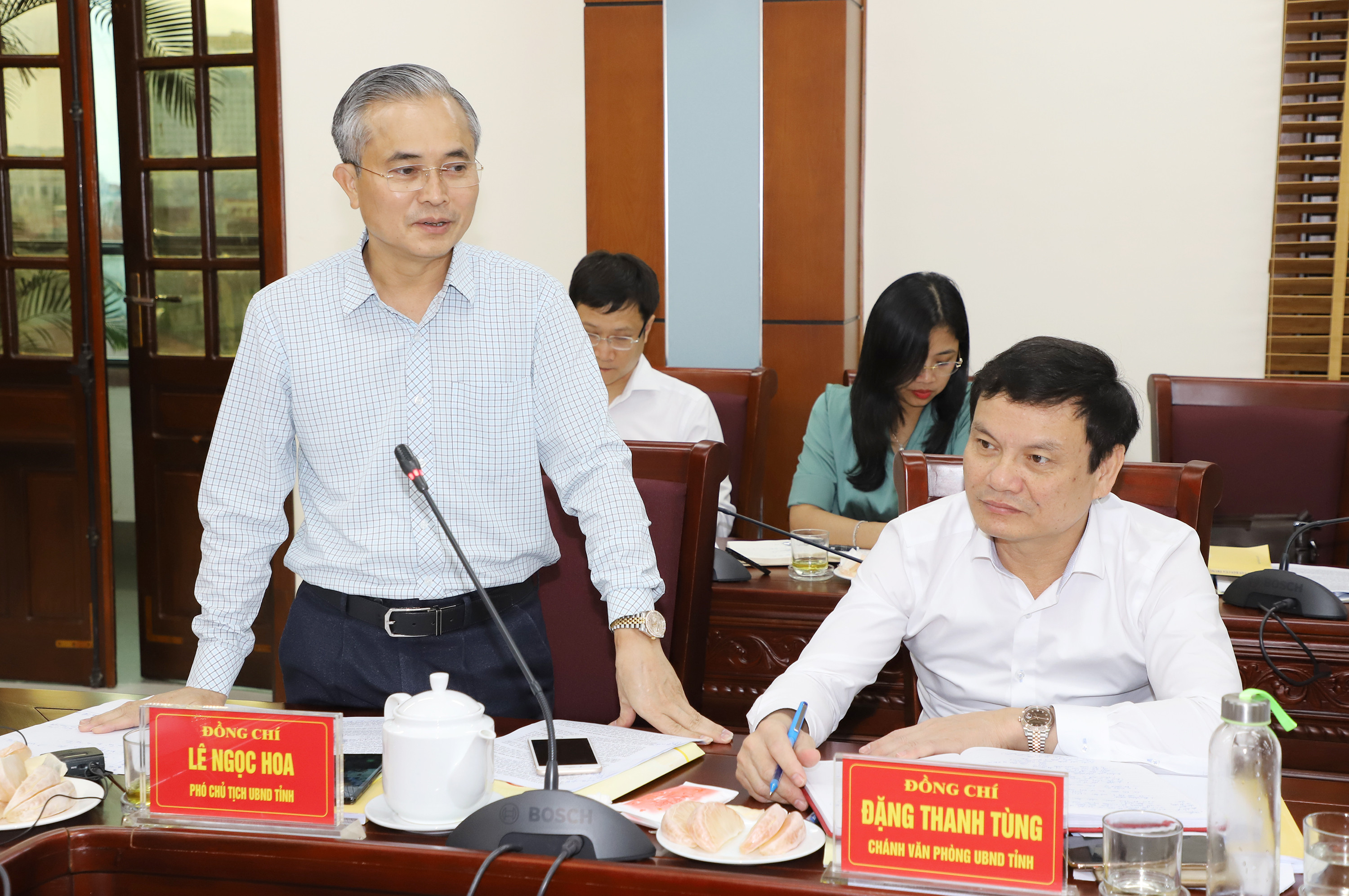Phó chủ tịch UBND tỉnh Lê Ngọc Hoa phát biểu tại buổi làm việc. Ảnh: Phạm Bằng