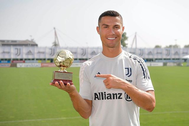 Ronaldo chạy đà cho mùa giải 2020/21 bằng một danh hiệu cá nhân.