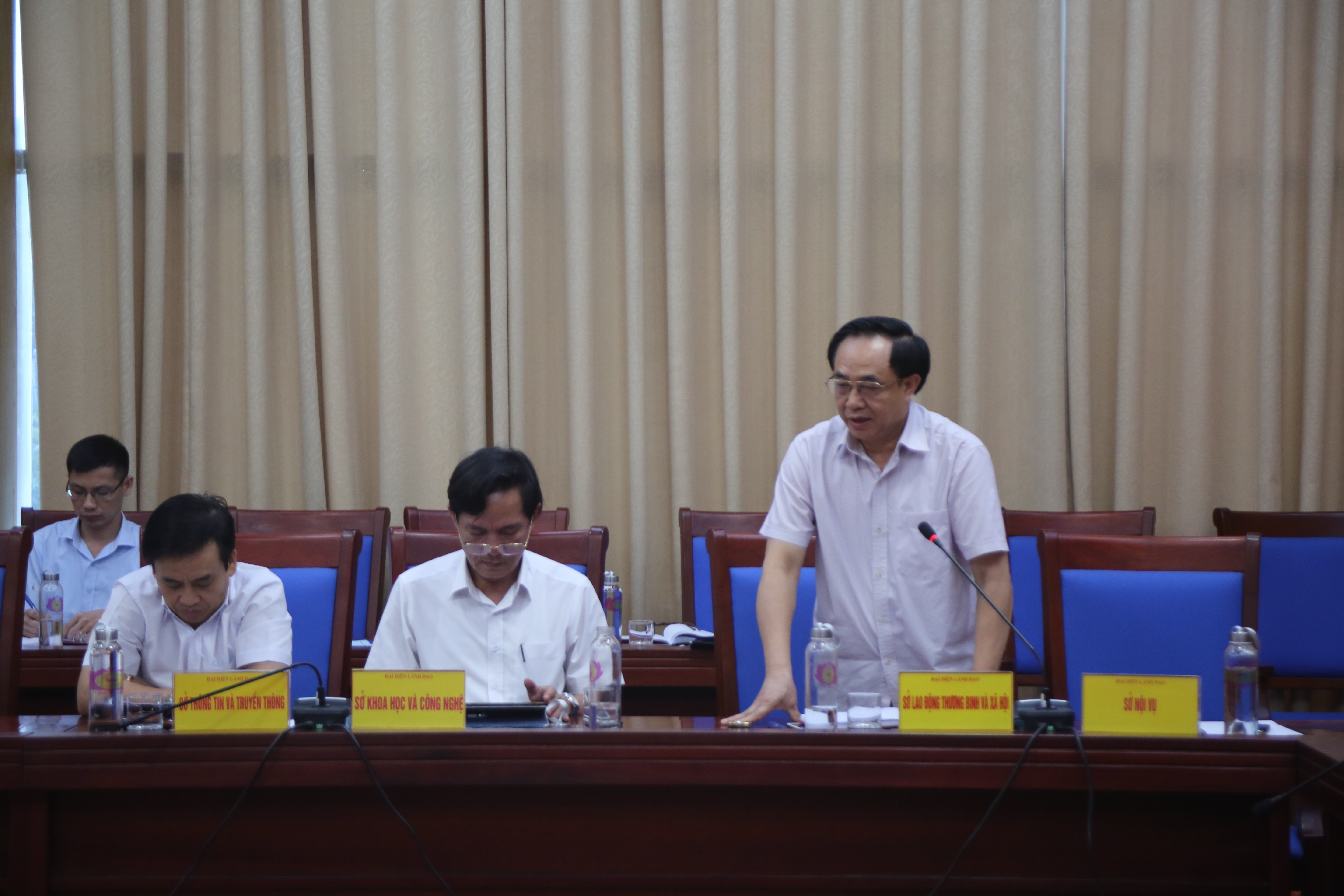 Đồng chí Thái Văn Thành - Giám đốc Sở Giáo dục & Đào tạo phát biểu tại cuộc giao ban. Ảnh: Thanh Nga