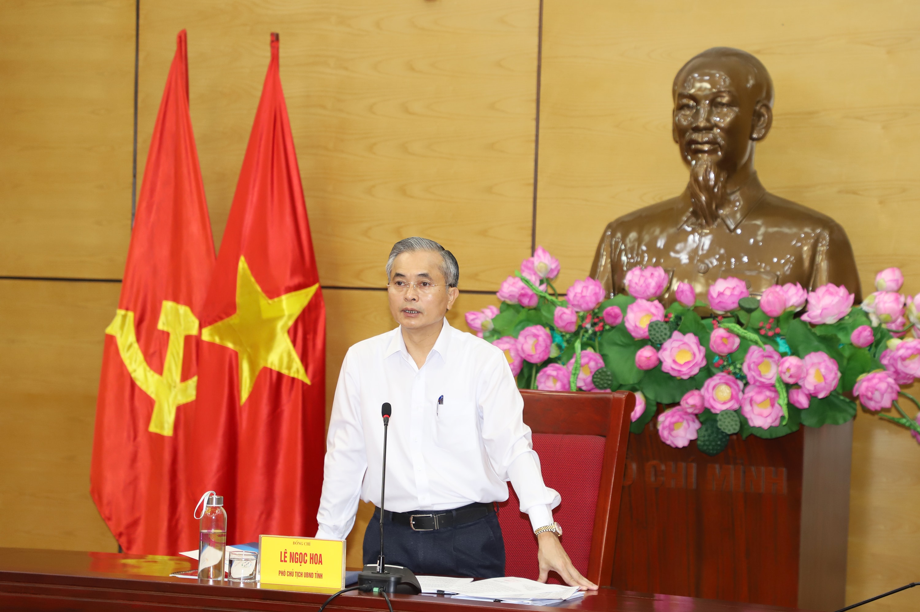 Phó chủ tịch UBND tỉnh Lê Ngọc Hoa phát biểu. Ảnh Phạm Bằng