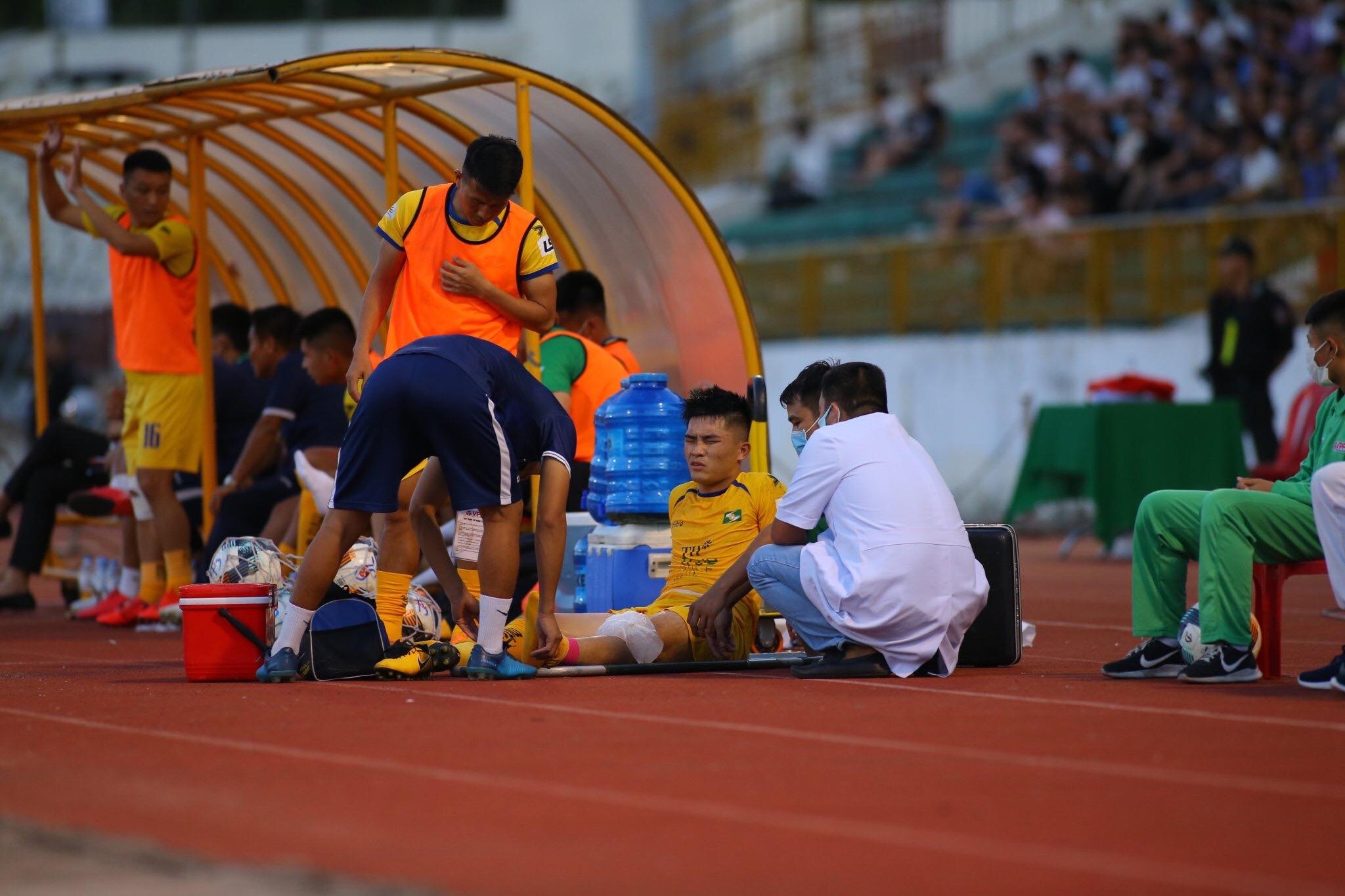 Đặng Văn Lắm sớm chia tay V.League 2020 vì chấn thương. Ảnh: Xuân Thủy