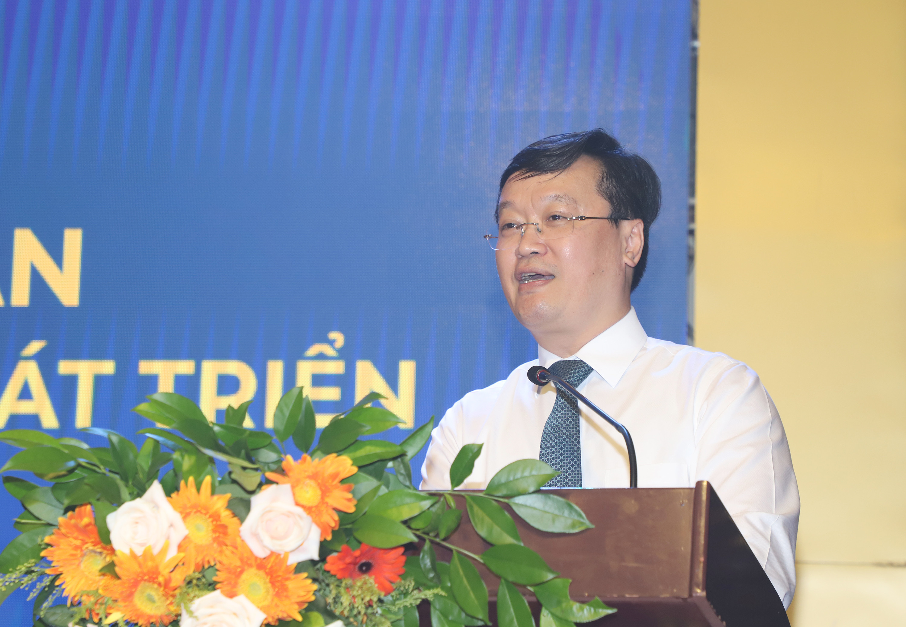 Đồng chí Nguyễn Đức Trung - Chủ tịch UBND tỉnh phát biểu tại diễn đàn. Ảnh: Phạm Bằng