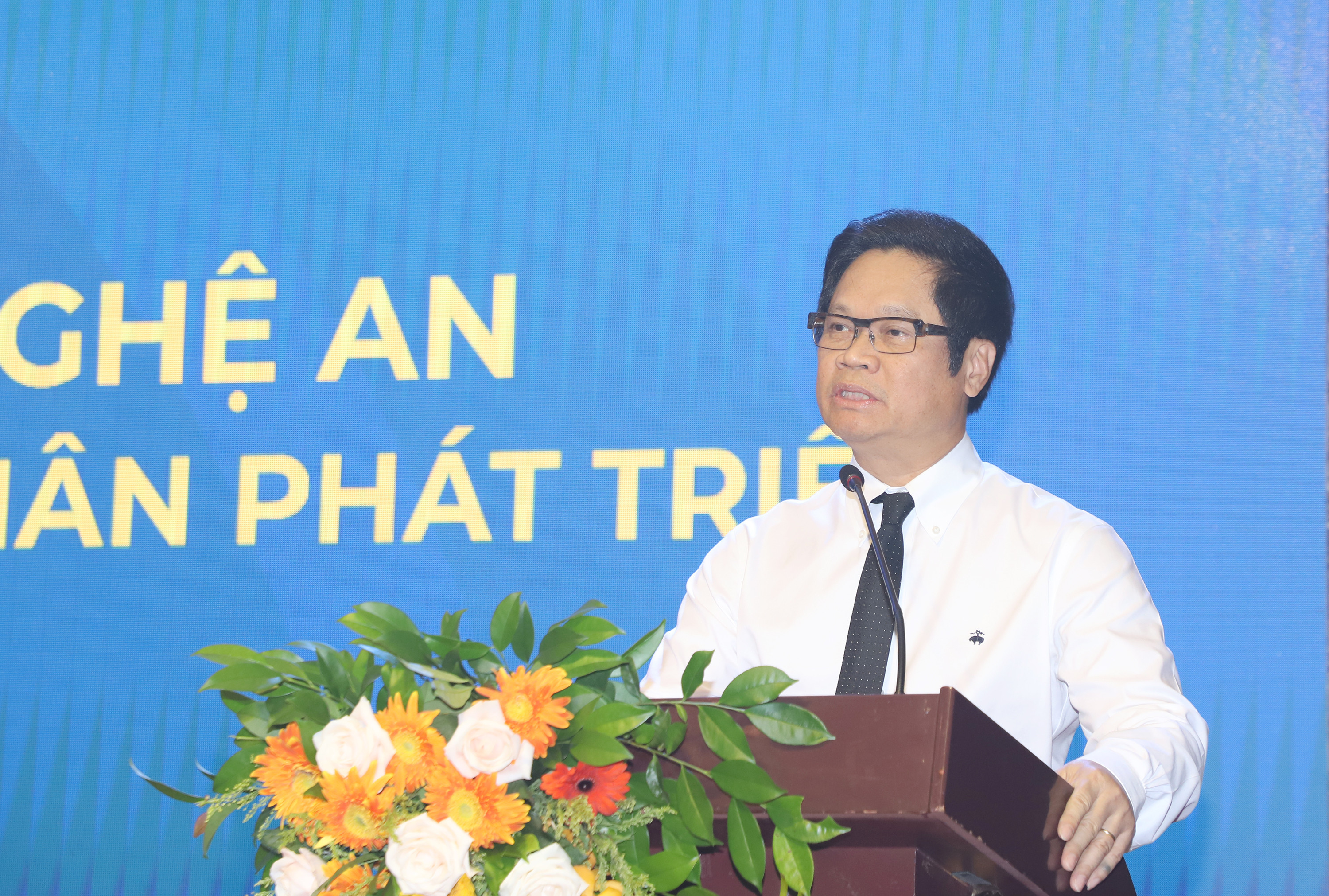 TS. Vũ Tiến Lộc – Chủ tịch Phòng Thương mại và Công nghiệp Việt Nam phát biểu tại diễn đàn. Ảnh: Phạm Bằng