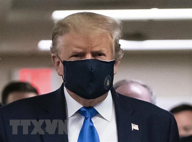 Tổng thống Mỹ Donald Trump tới thăm một Viện quân y tại Bethesda, bang Maryland ngày 11/7/2020. Ảnh AFP/TTXVN