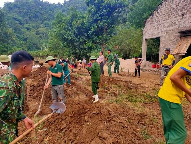 Khởi công xây dựng nhà Đại đoàn kết cho hộ nghèo ở xã Tân Hợp, huyện Tân Kỳ. Ảnh: Mai Hoa