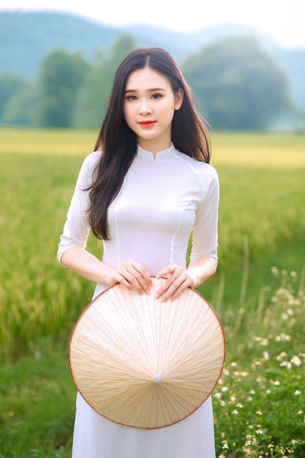 Á khôi Sinh viên Việt Nam 2018 - Nguyễn Thảo Vi là một trong 5 thí sinh có được tấm vé đặc cách vào thẳng Bán kết Hoa hậu Việt Nam 2020.
