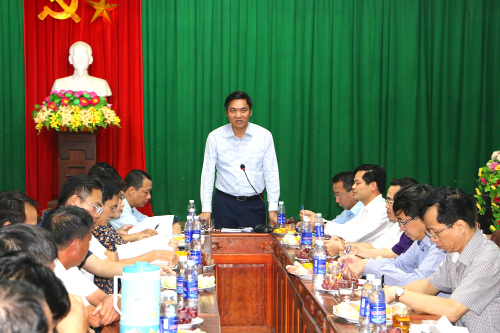 Đồng chí Hoàng Nghĩa Hiếu - Phó Chủ tịch UBND tỉnh phát biểu kết luận buổi làm việc. Ảnh: Nguyễn Hải