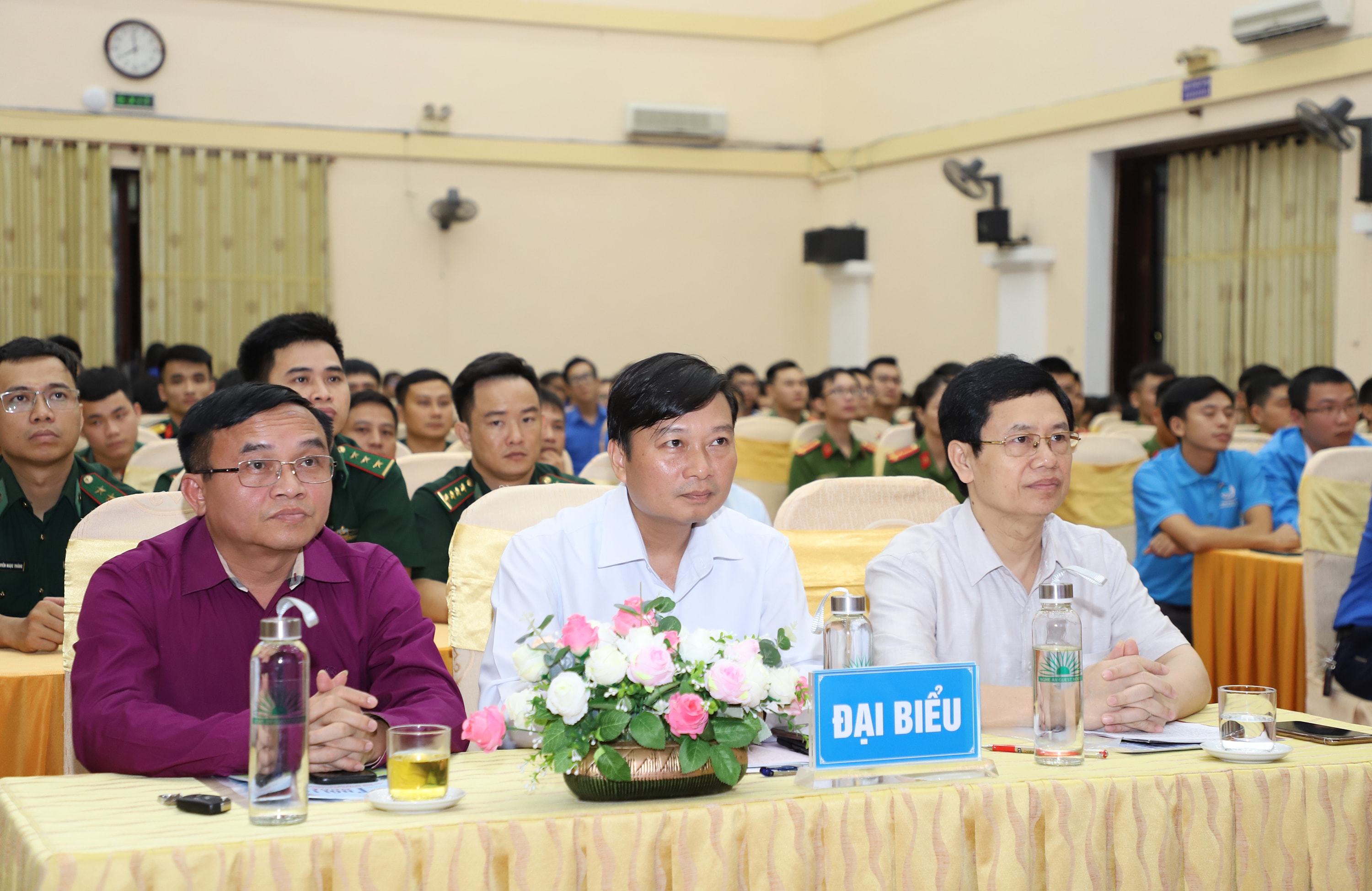 Lãnh đạo Tỉnh ủy, HĐND tỉnh, UBND tỉnh, Ban Dân vận tỉnh ủy tham dự diễn đàn. Ảnh: Phạm Bằng
