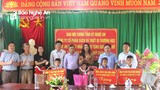 Ban Nội chính Tỉnh ủy Nghệ An tặng quà học sinh nghèo xã vùng cao 