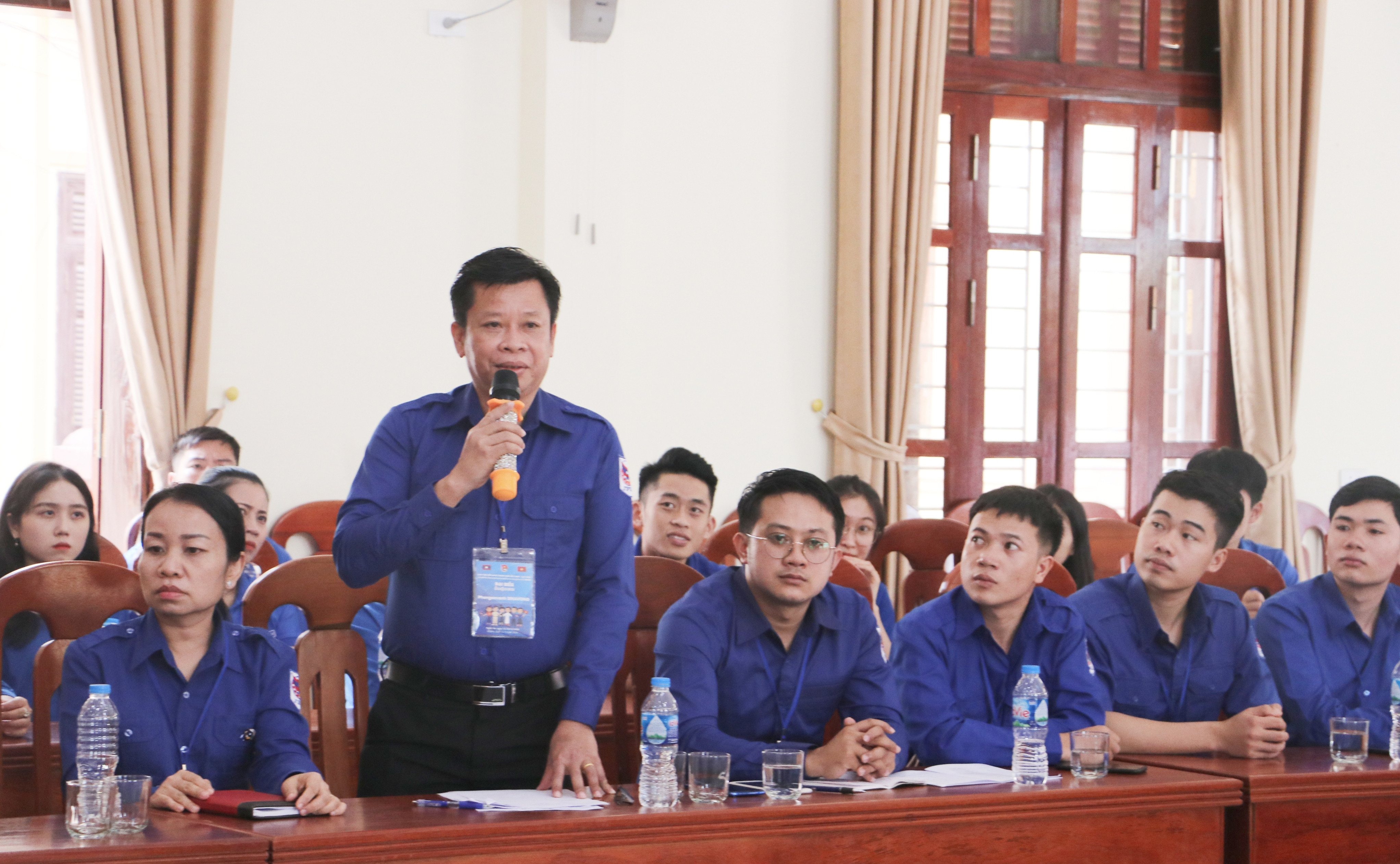 Các đại biểu thảo luận tại buổi tọa đàm về các chương trình phối hợp thanh niên hai nước Việt Nam - Lào trong thời gian tới. Ảnh: Thanh Lê