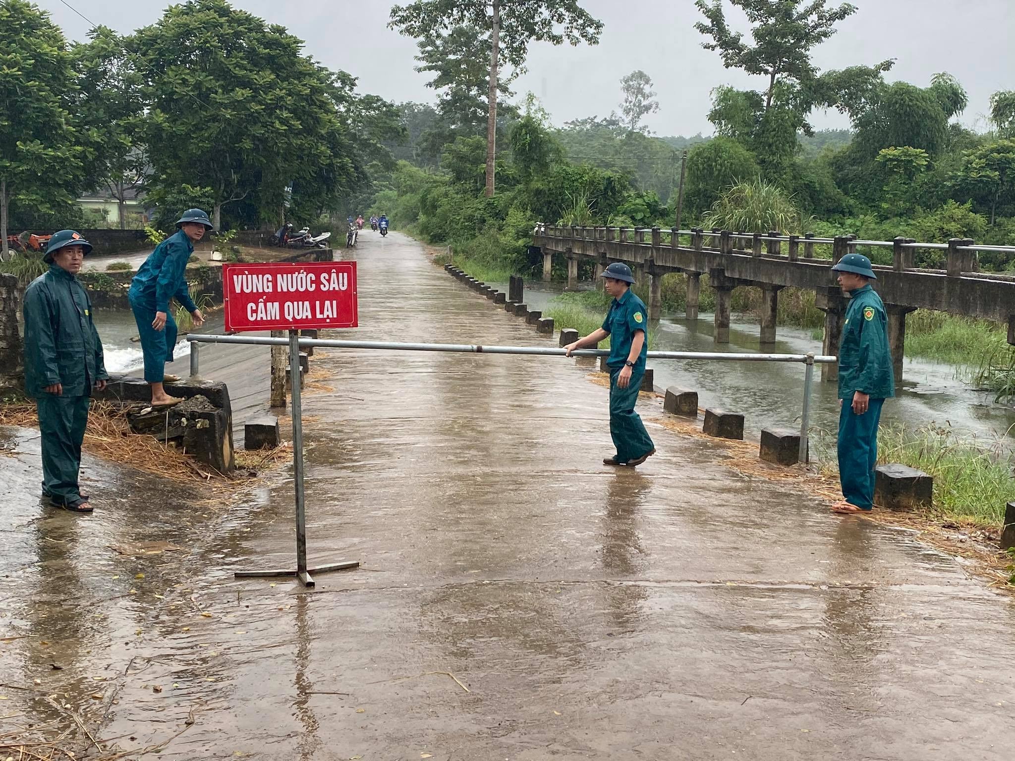 Tại đập Ba Khe xã Nghĩa Thành, cán bộ chiến sỹ đã đặt các điểm gác để người dân biết khi qua lại