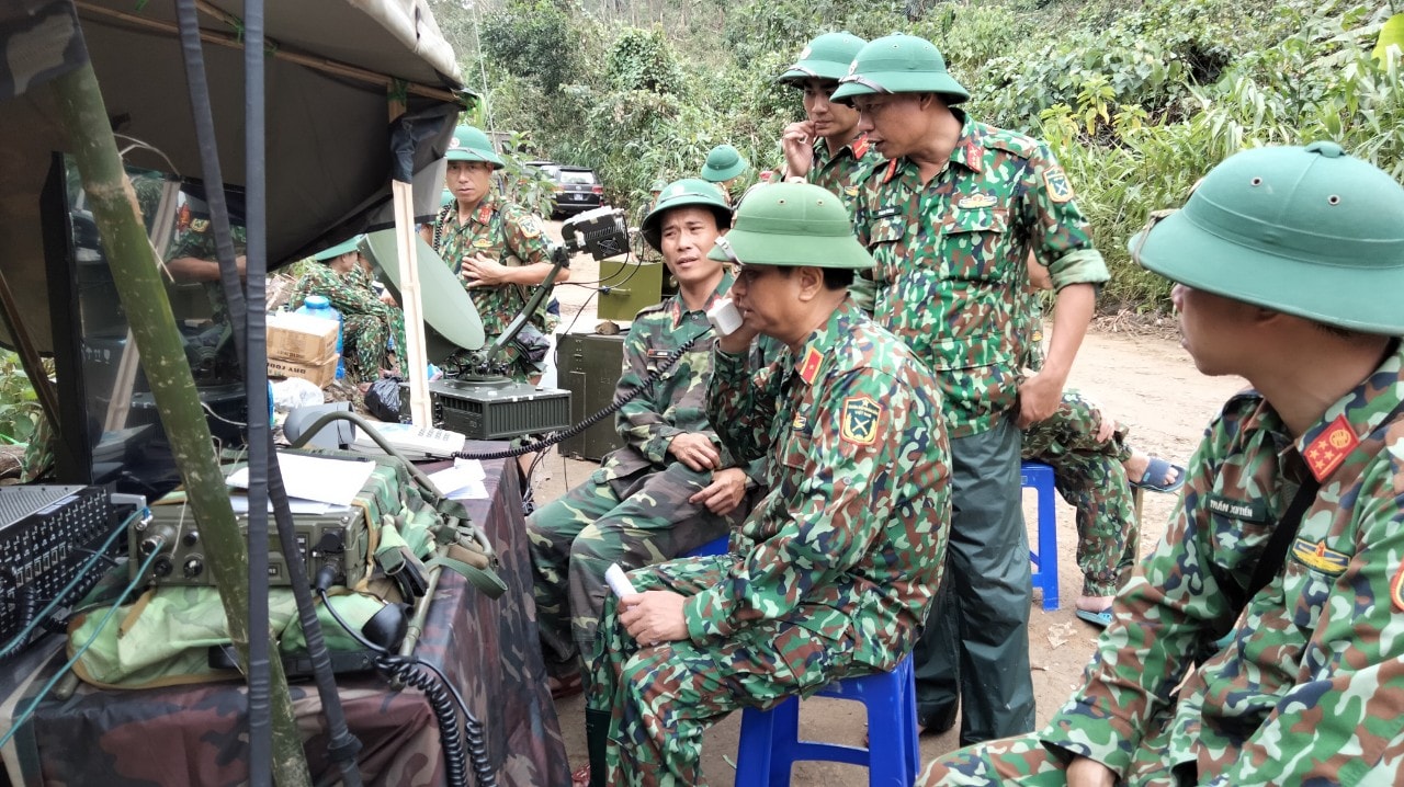 Lực lượng cứu hộ nhận chỉ đạo trực tiếp từ Bộ Quốc phòng. Ảnh: Lê Thắng