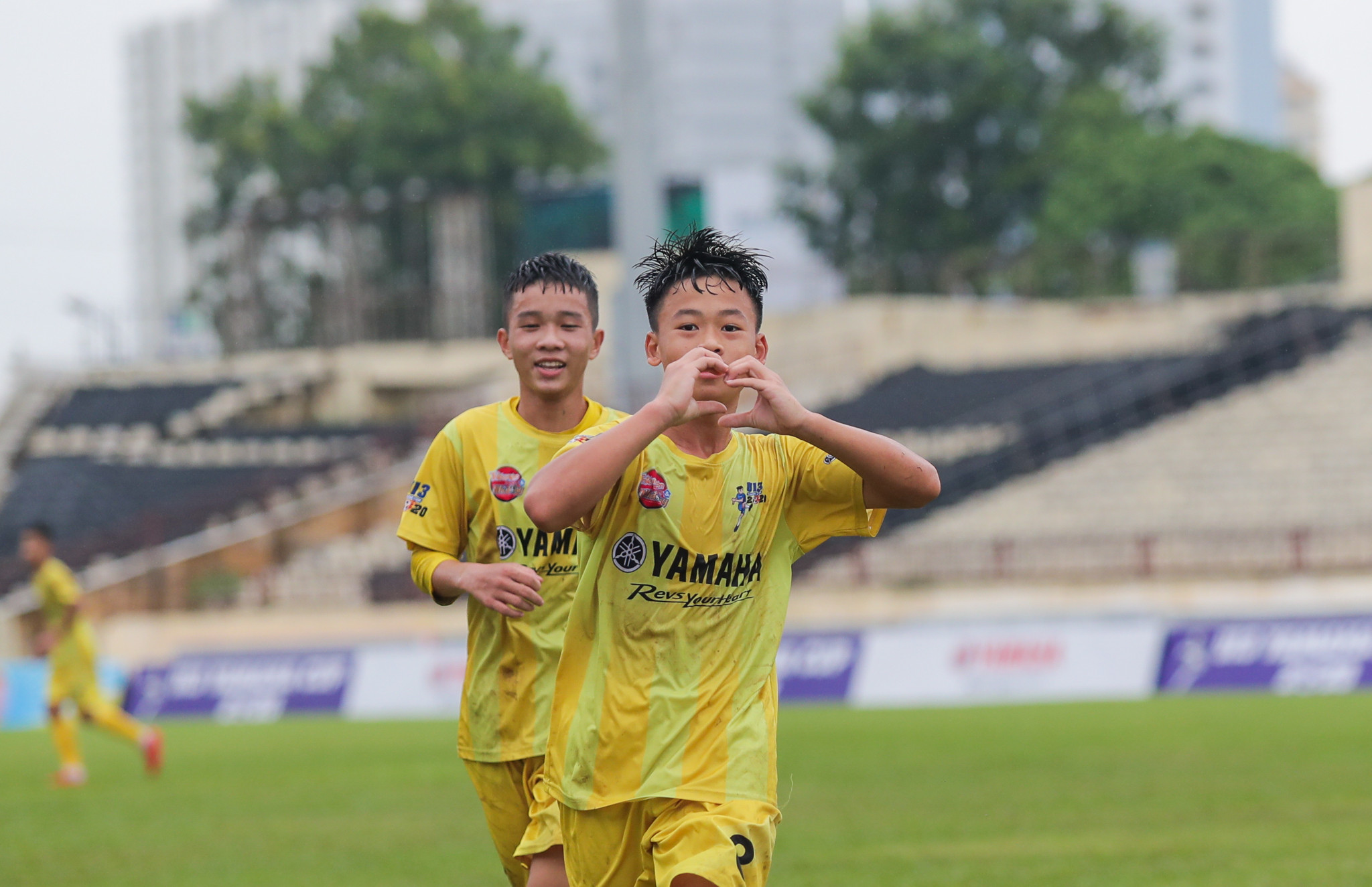 Sang hiệp 2, U13 SLNA ghi thêm 1 bàn thắng nữa và người ấn định tỷ số 4-0 cho đội bóng trẻ xứ Nghệ là Trần Công Đạt. Ảnh: Đức Anh