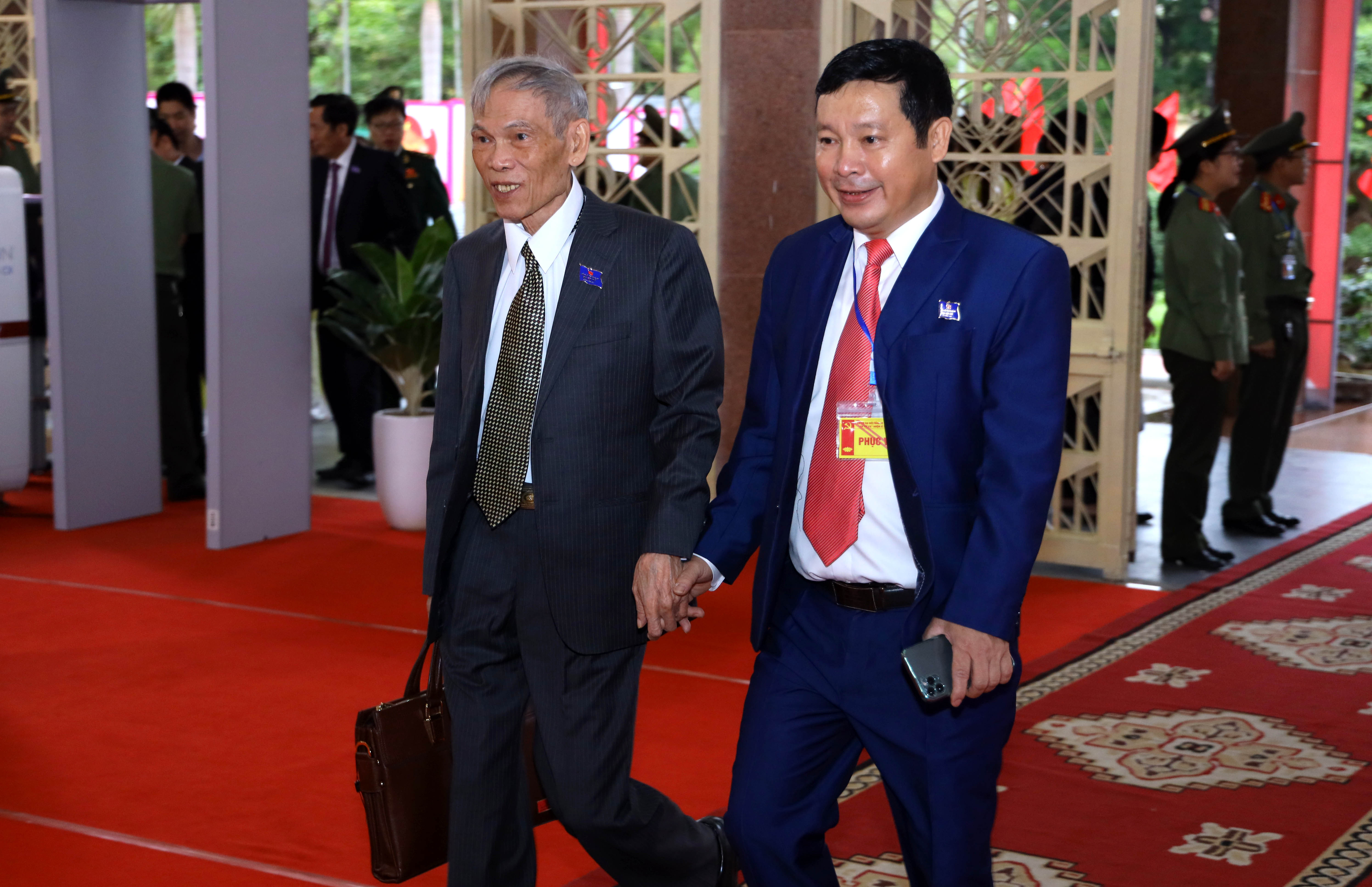 Đồng chí Trương Đình Tuyển - Nguyên Bộ trưởng Bộ Thương mại, Tổ trưởng Tổ tư vấn kinh tế của tỉnh về dự Đại hội.ns
