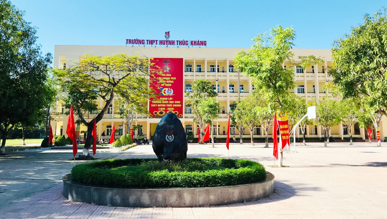 Trường THPT Huỳnh Thúc Kháng là ngôi trường có nhiều thành tích trong công tác dạy và học. Ảnh: PV