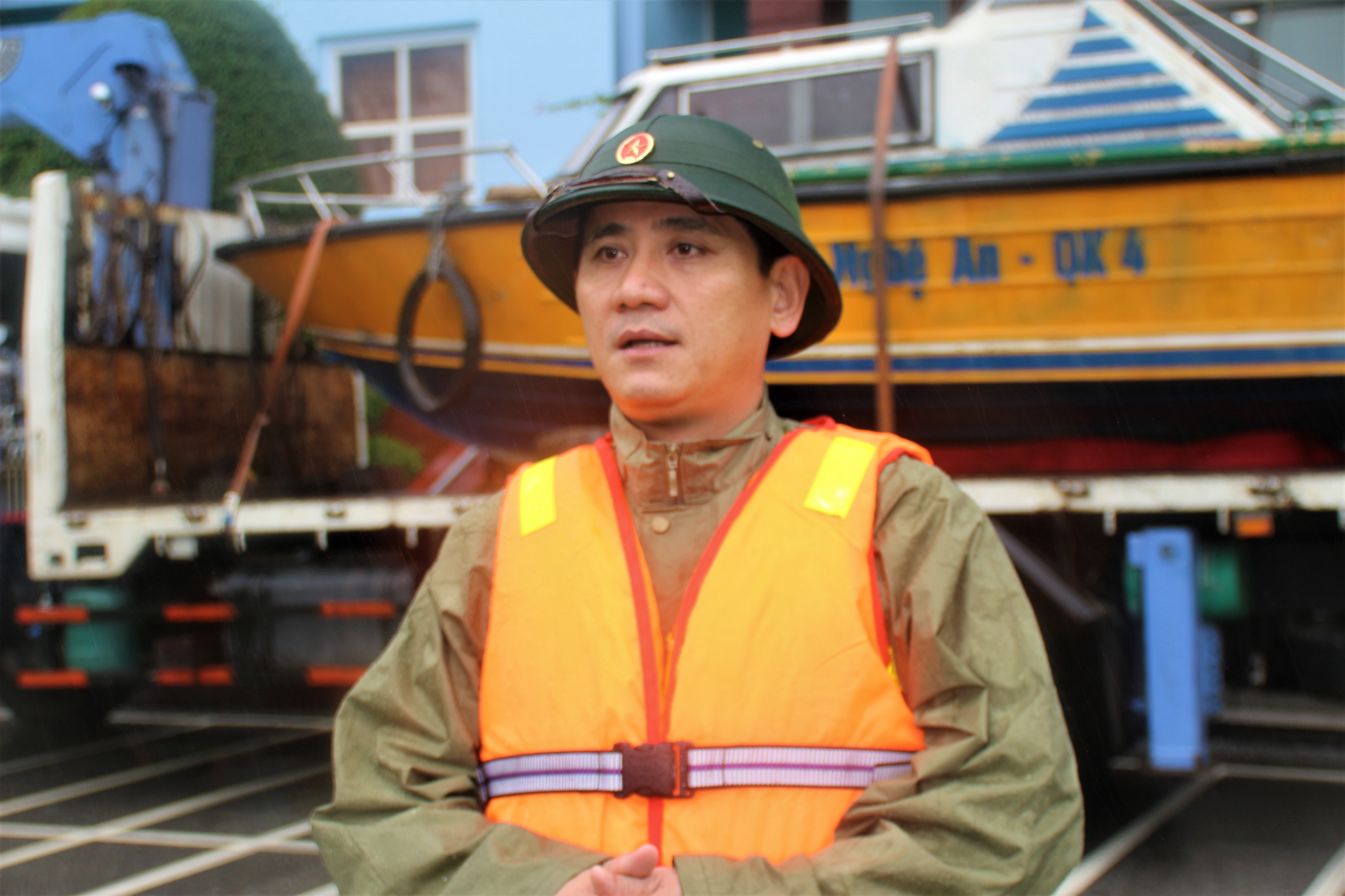 Thượng tá Phan Đại Nghĩa, Phó Chỉ huy trưởng – Tham mưu trưởng Bộ CHQS tỉnh giao nhiệm vụ cho đoàn công tác. 
