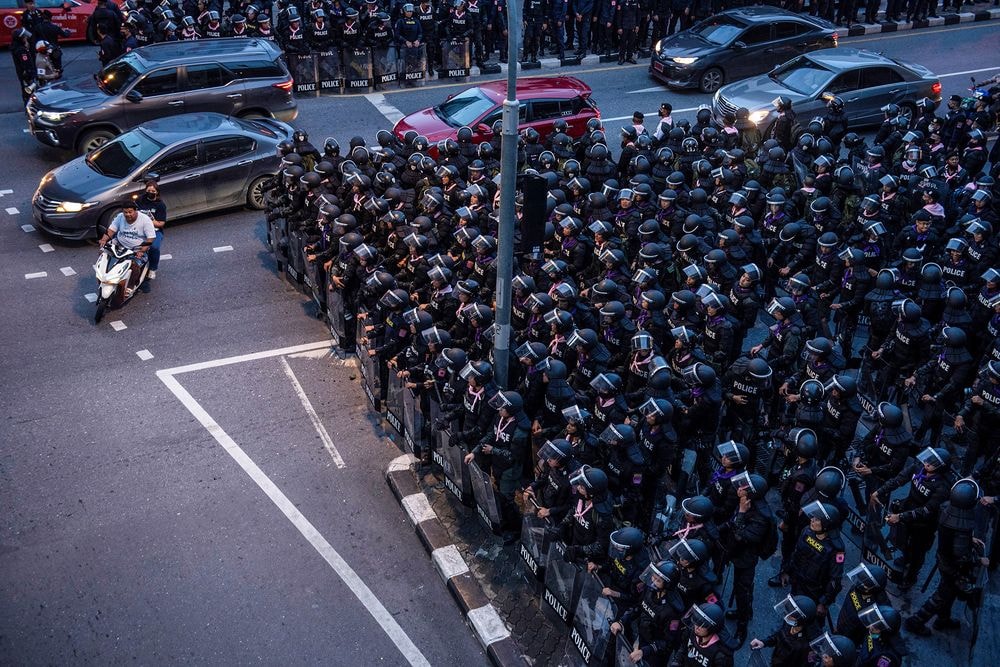 Lực lượng cảnh sát tham gia chống bạo động ở Bangkok. Ảnh: Getty